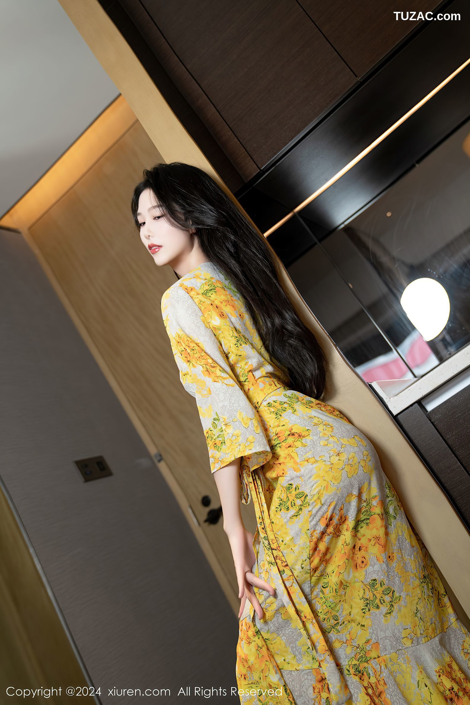 XiuRen秀人网-7981-利世-黄色印花连衣长裙白色内衣-2024.01.18
