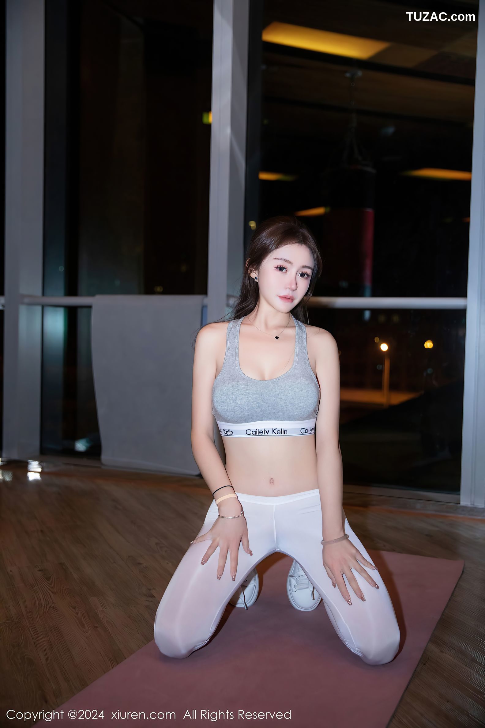XiuRen秀人网-8140-林幼一-健身馆灰背心白色紧身裤-2024.02.26