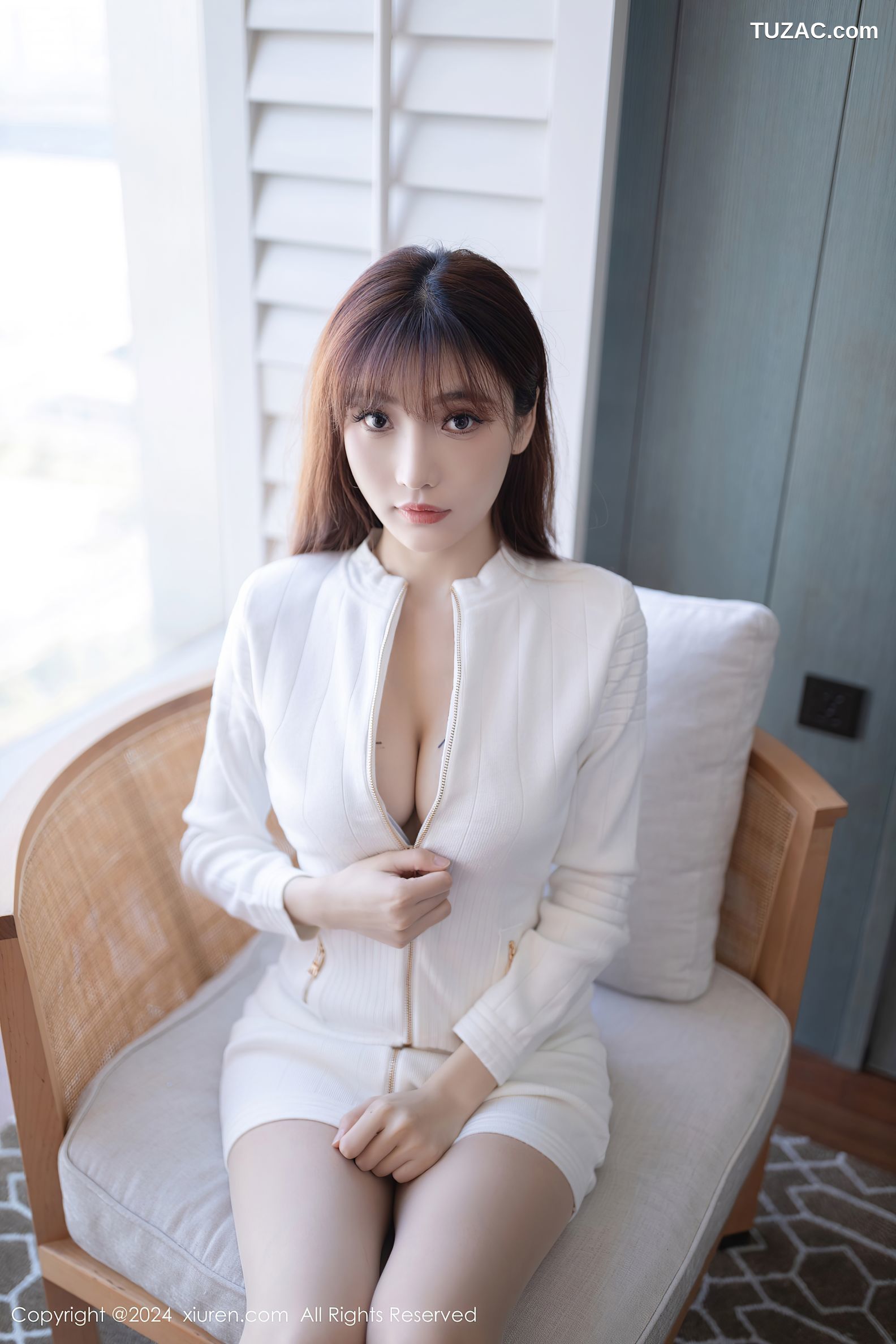 XiuRen秀人网-8233-陆萱萱-白色连衣裙银色内衣女仆-2024.03.14