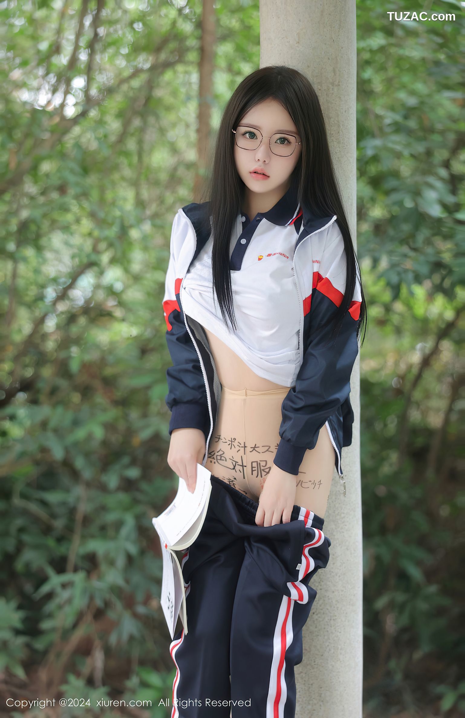 XiuRen秀人网-8335-小薯条nienie-澳门旅拍-灰白学生运动装爆乳调教-2024.04.02