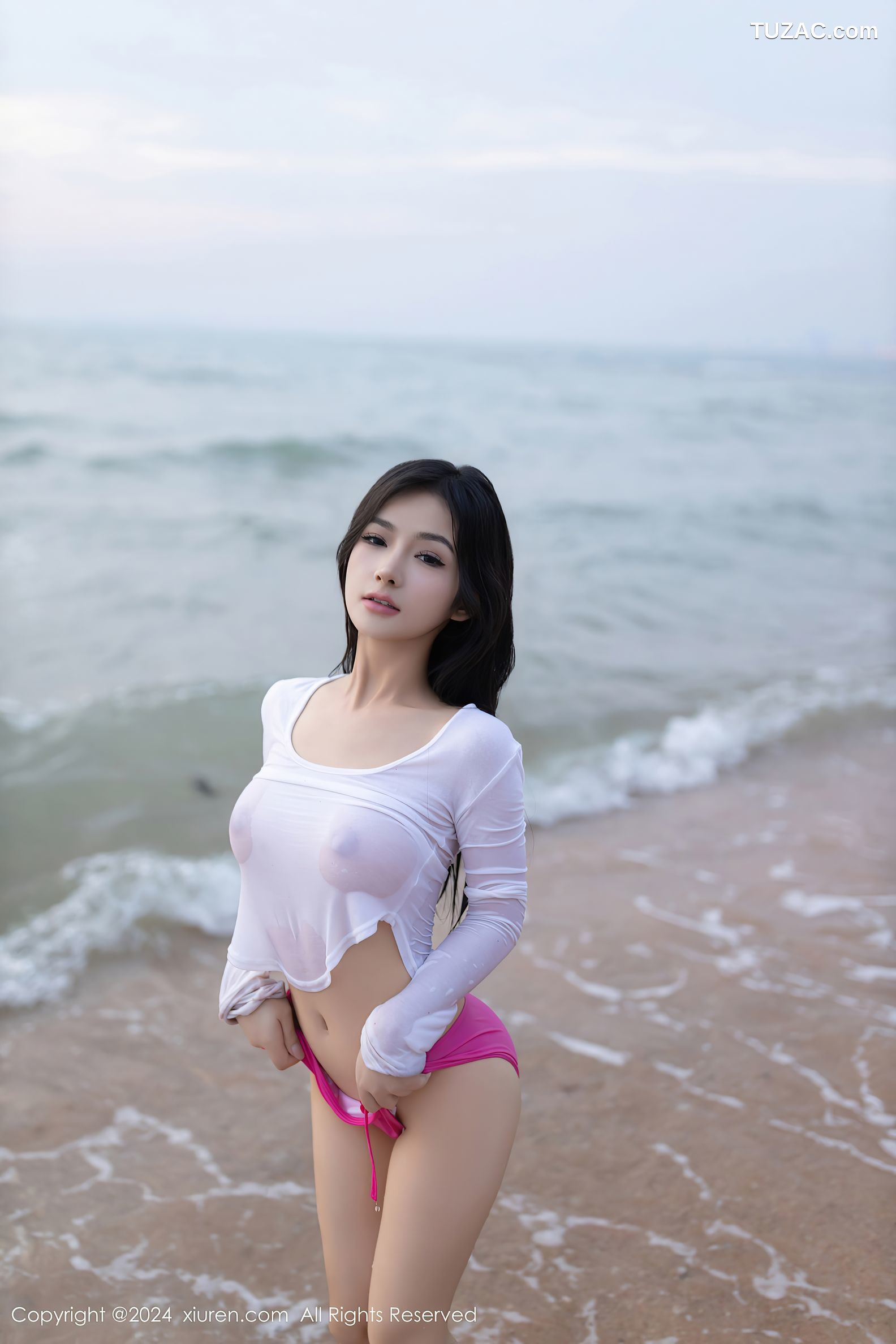 XiuRen秀人网-8341-谭小灵-海滩场景-粉色比基尼白T湿身凸点-2024.04.03
