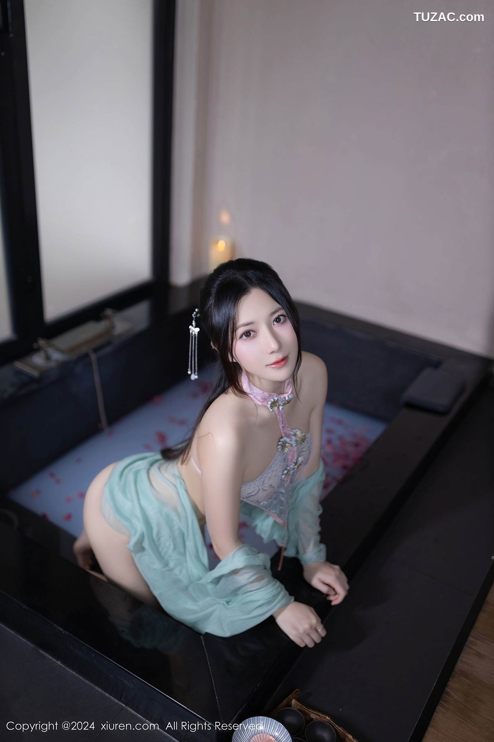 XiuRen秀人网-8428-鱼子酱Fish-花瓣浴场景-古风轻透肚兜爆乳-2024.04.19