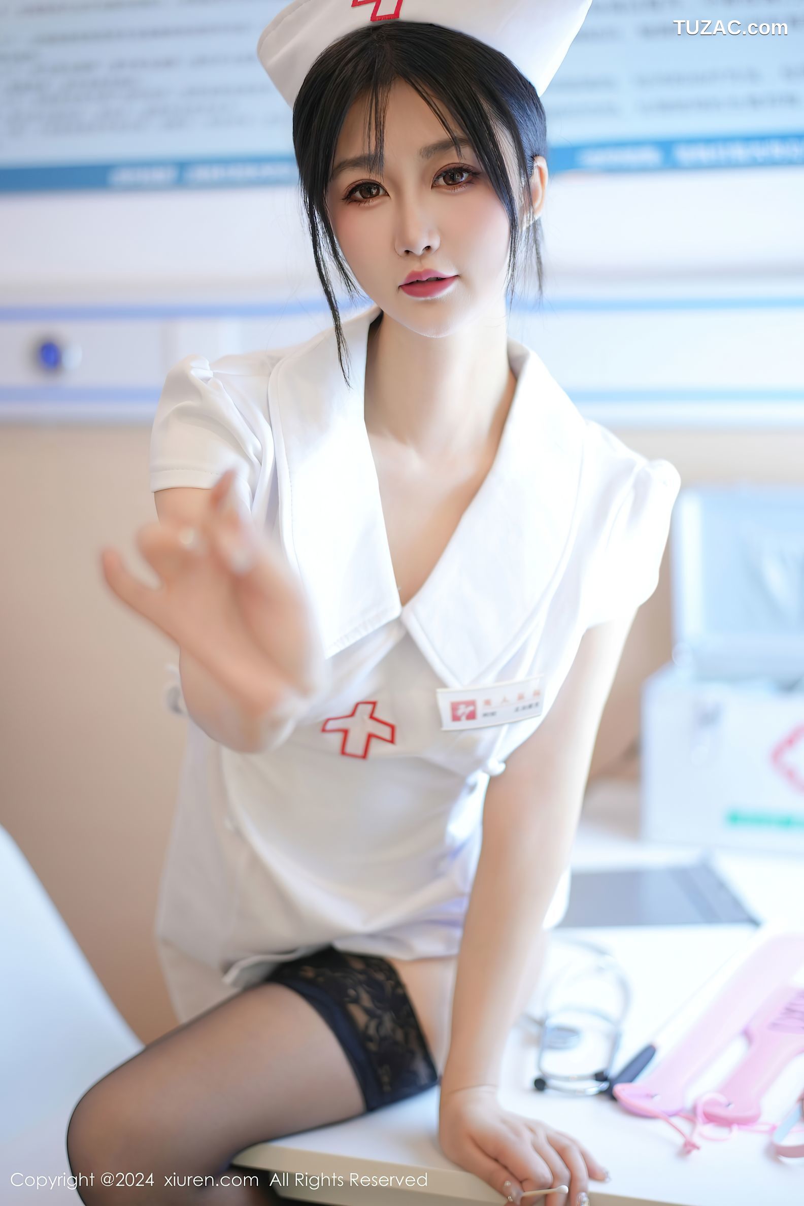 XiuRen秀人网-8512-laura阿姣-白色护士服白色情趣绑带内衣黑丝爆乳-2024.05.10