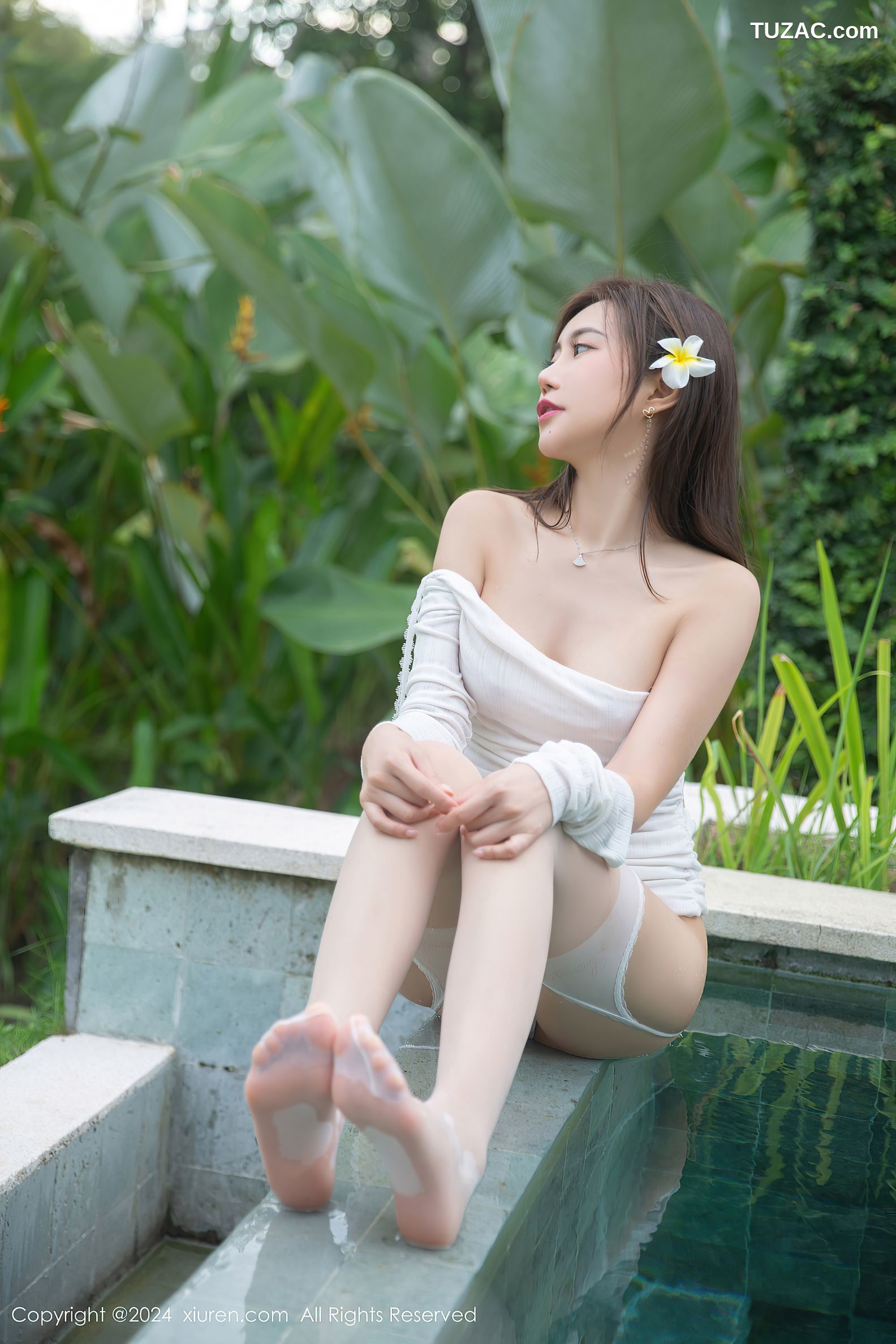 XiuRen秀人网-8522-绮里嘉ula-魔法眼镜主题-泳池白纱蕾丝湿身-2024.05.11