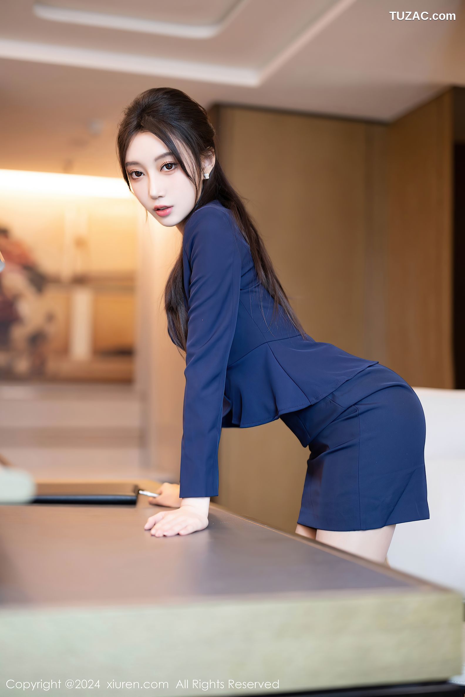 XiuRen秀人网-8669-玥儿玥-哈尔滨旅拍-OL深蓝裙装黑色蕾丝内衣-2024.06.07