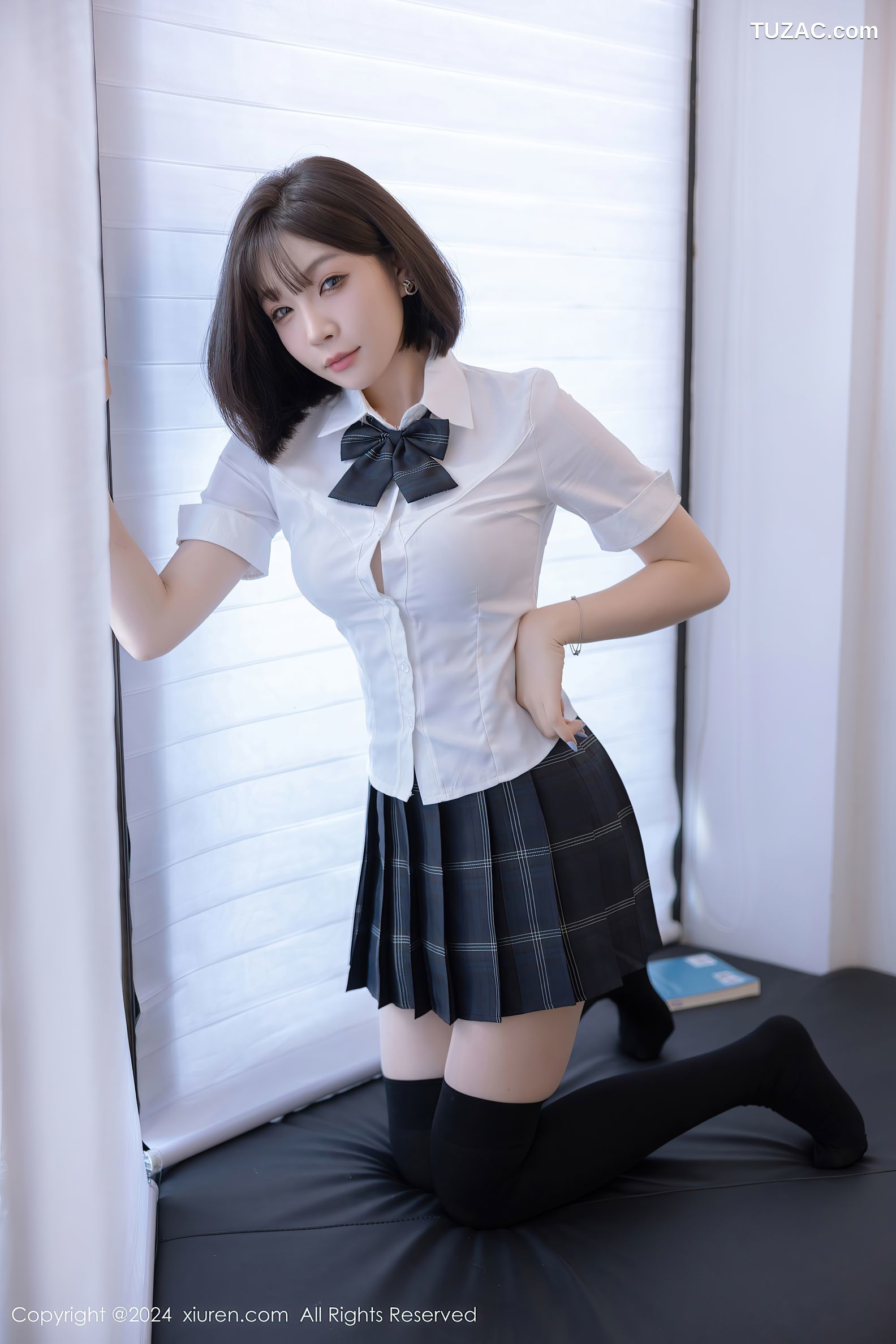 XiuRen秀人网-8785-徐莉芝Booty-学生制服白衬衫格子裙白色内衣黑袜-2024.07.01