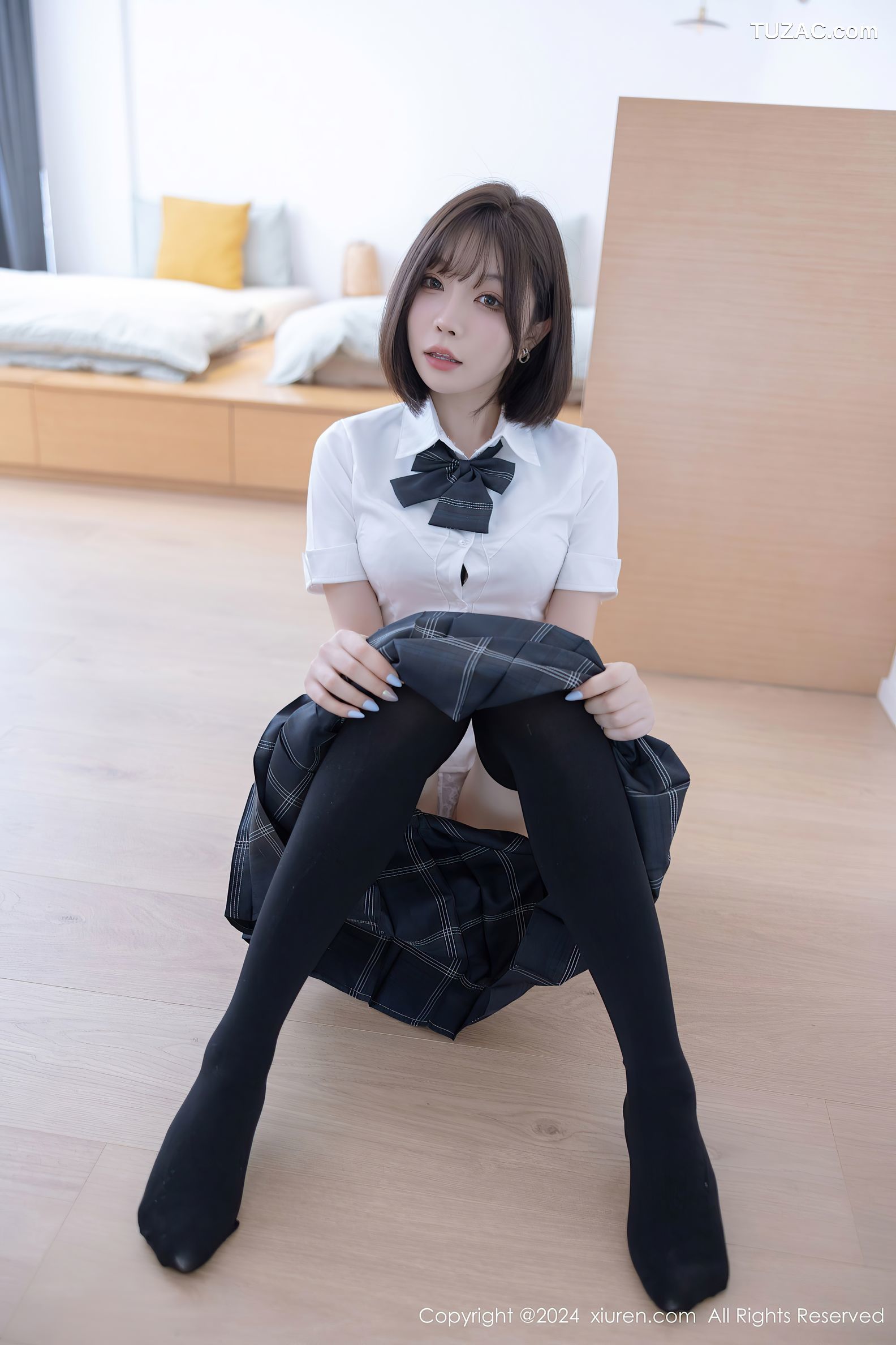 XiuRen秀人网-8785-徐莉芝Booty-学生制服白衬衫格子裙白色内衣黑袜-2024.07.01