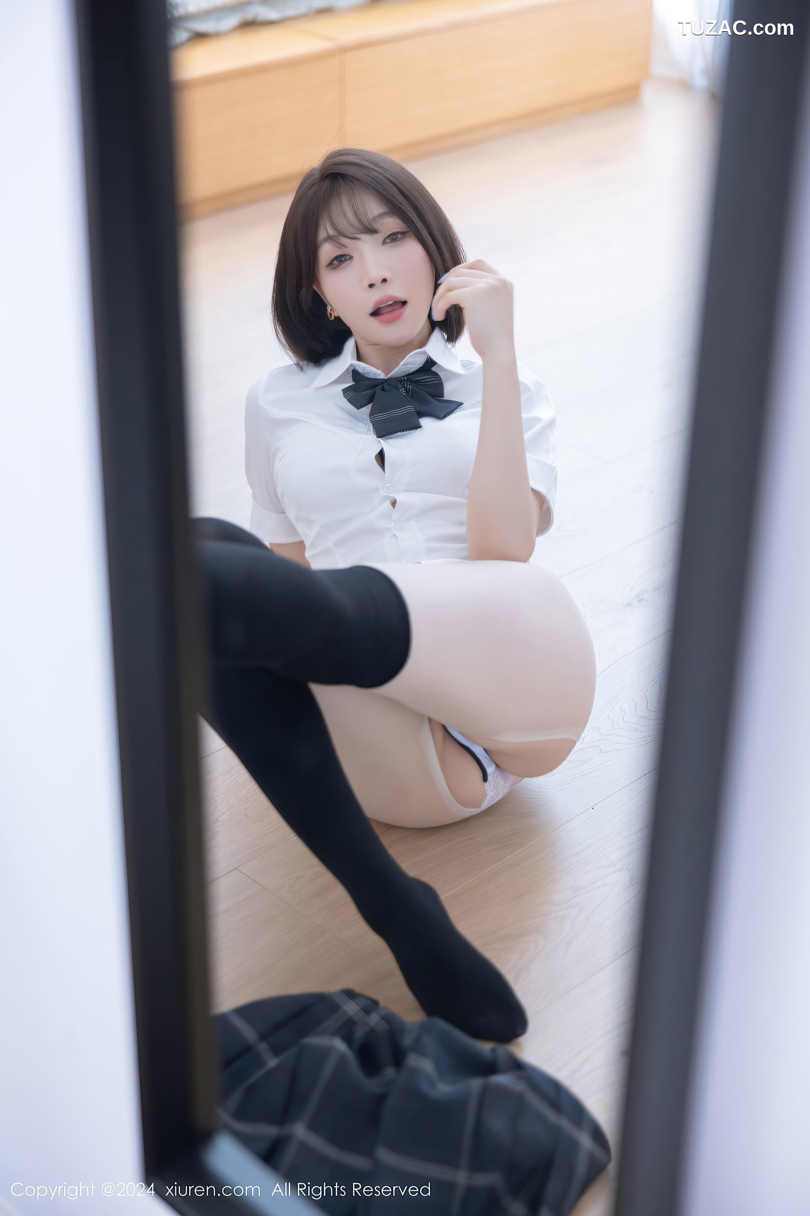 XiuRen秀人网-8785-徐莉芝Booty-学生制服白衬衫格子裙白色内衣黑袜-2024.07.01