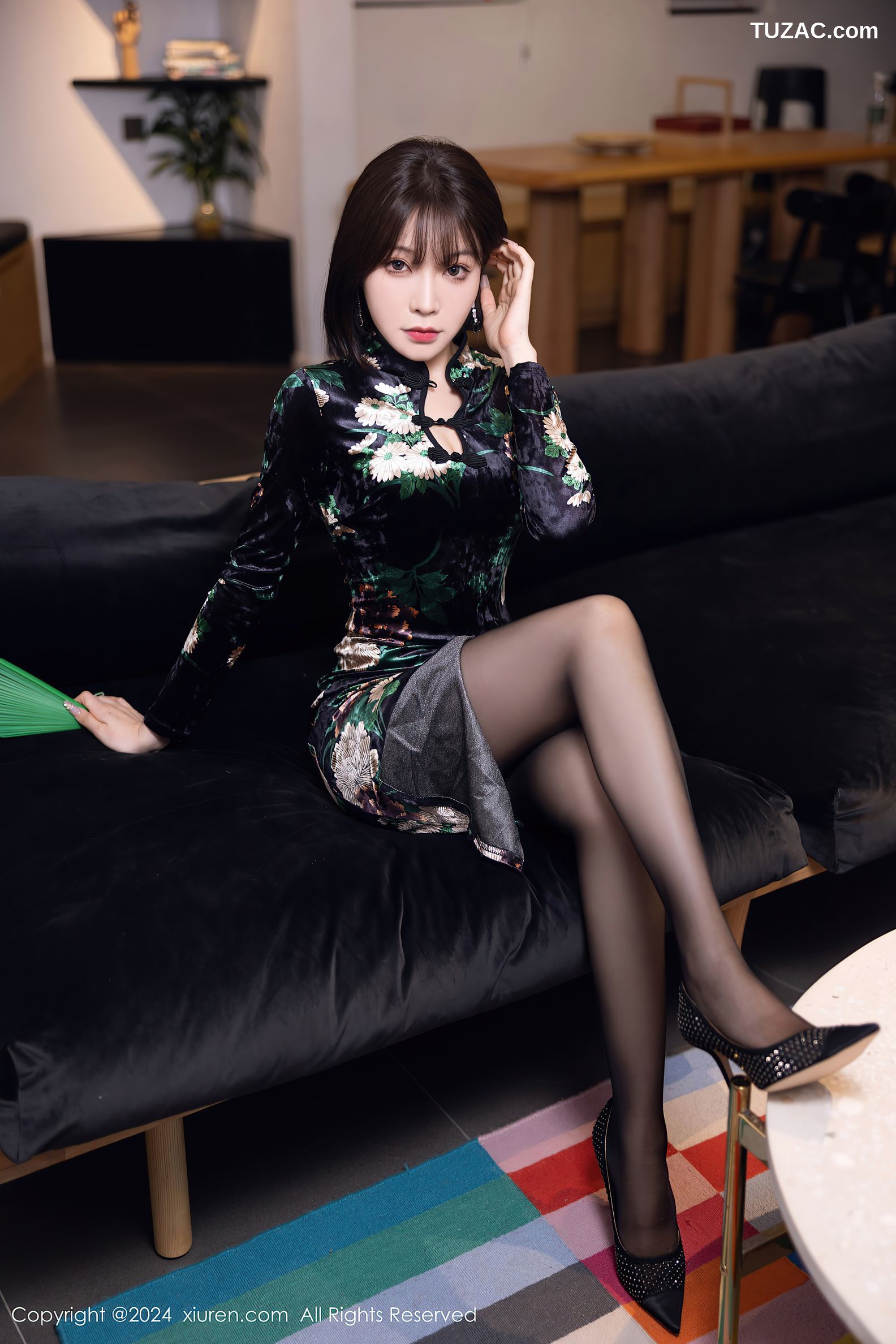 XiuRen秀人网-8876-徐莉芝Booty-黑色印花旗袍黑丝-2024.07.17