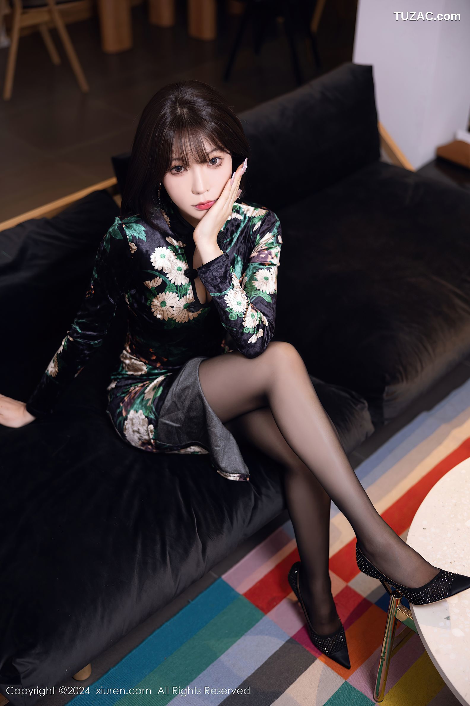 XiuRen秀人网-8876-徐莉芝Booty-黑色印花旗袍黑丝-2024.07.17