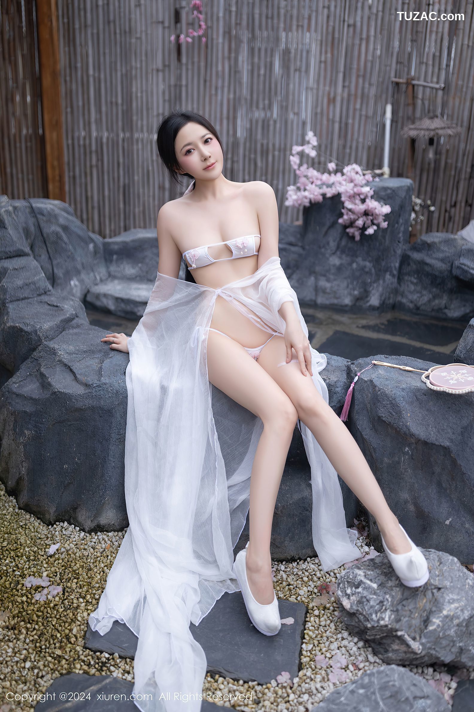 XiuRen秀人网-8927-鱼子酱Fish-迪拜旅拍-古风轻透白纱裙超小白色内衣爆乳-2024.07.26
