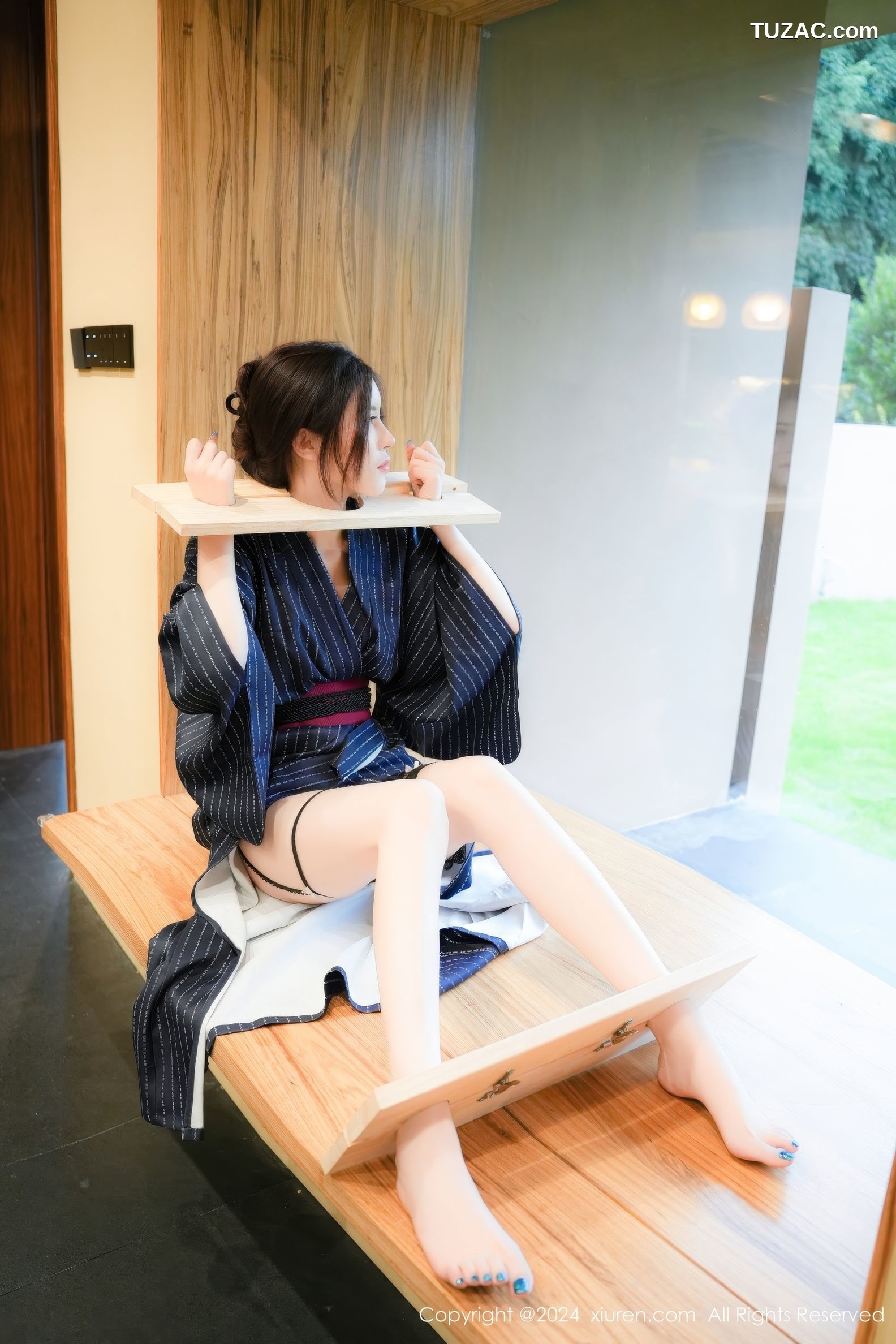 XiuRen秀人网-8928-Erikaki-户外枷锁主题日式条纹和服爆乳露出-2024.07.26