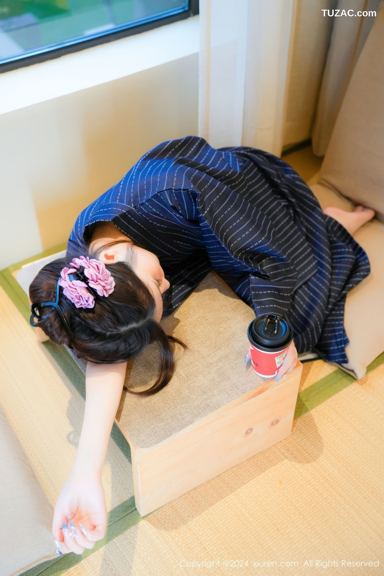 XiuRen秀人网-8928-Erikaki-户外枷锁主题日式条纹和服爆乳露出-2024.07.26