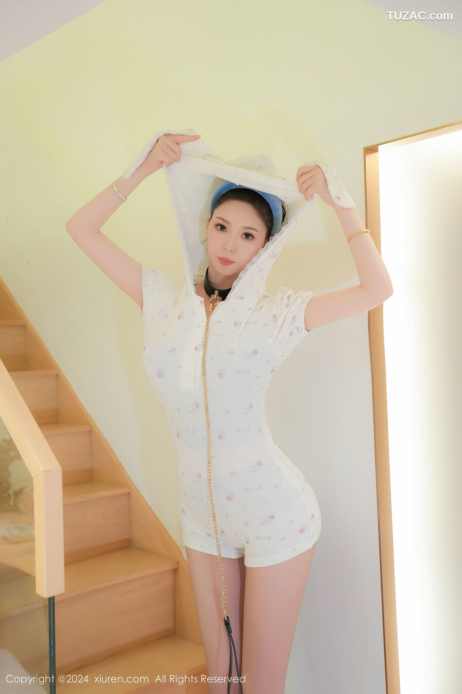 XiuRen秀人网-8930-小波多-白色小花图案连体运动裤黑蕾丝内衣爆乳-2024.07.29