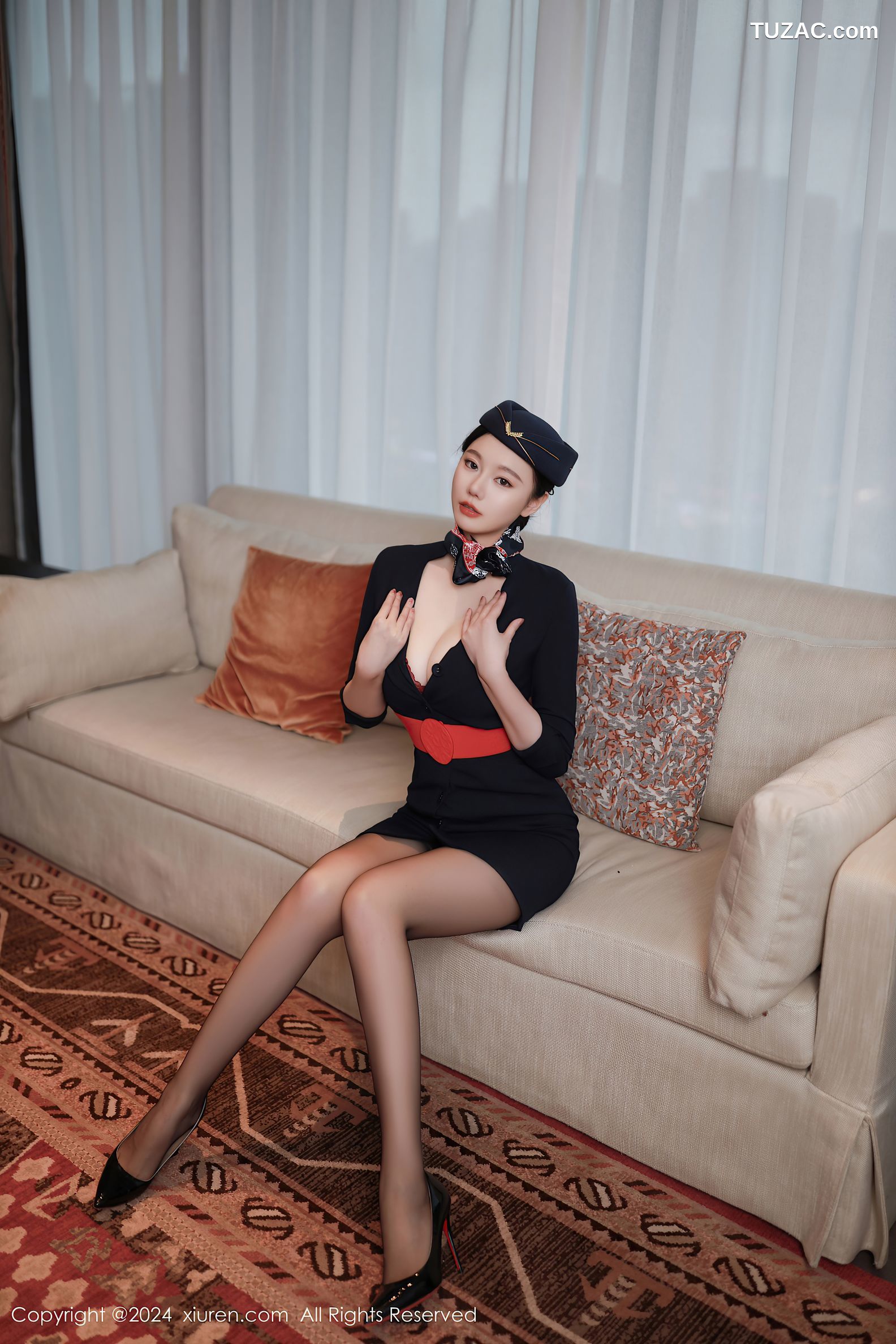 XiuRen秀人网-8942-安然anran-迪拜旅拍-深蓝色空姐制服裙装红色内衣黑丝-2024.07.30