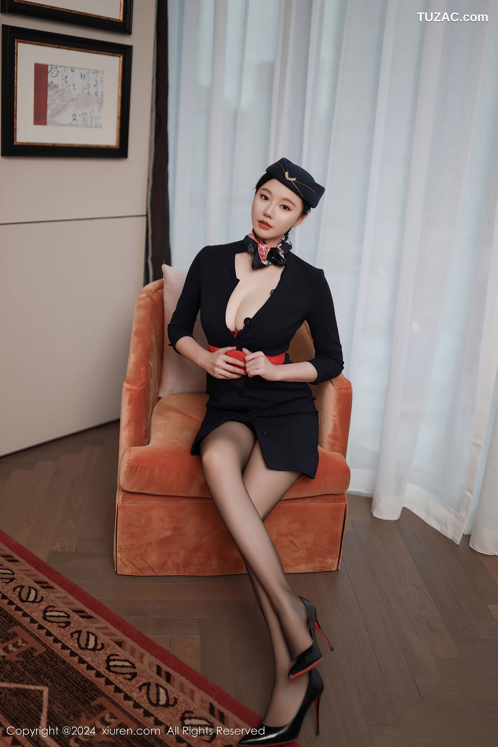 XiuRen秀人网-8942-安然anran-迪拜旅拍-深蓝色空姐制服裙装红色内衣黑丝-2024.07.30