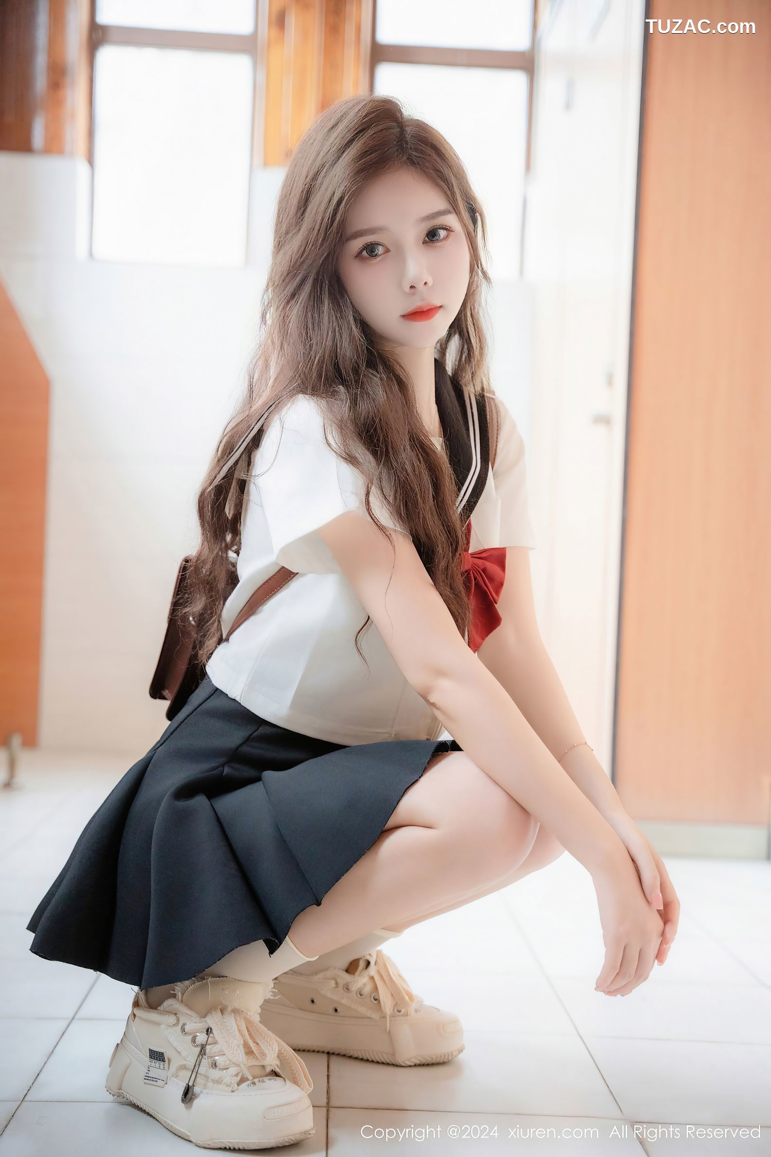 XiuRen秀人网-8948-拍黄瓜girl-首套-学生装水手服深灰短裙-2024.08.01