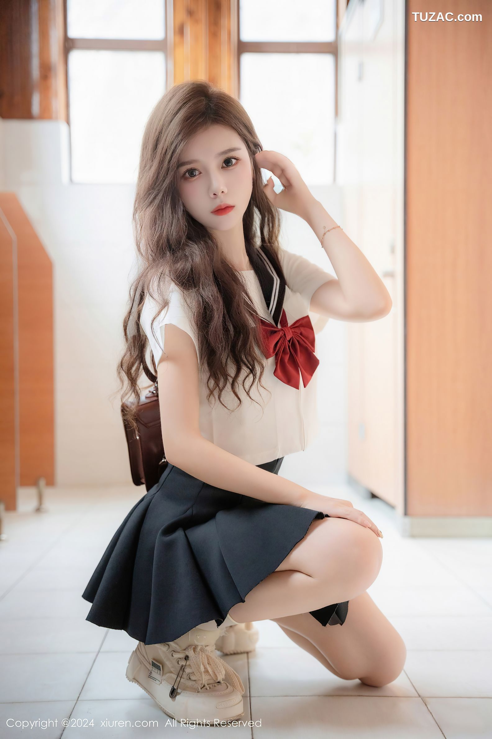 XiuRen秀人网-8948-拍黄瓜girl-首套-学生装水手服深灰短裙-2024.08.01