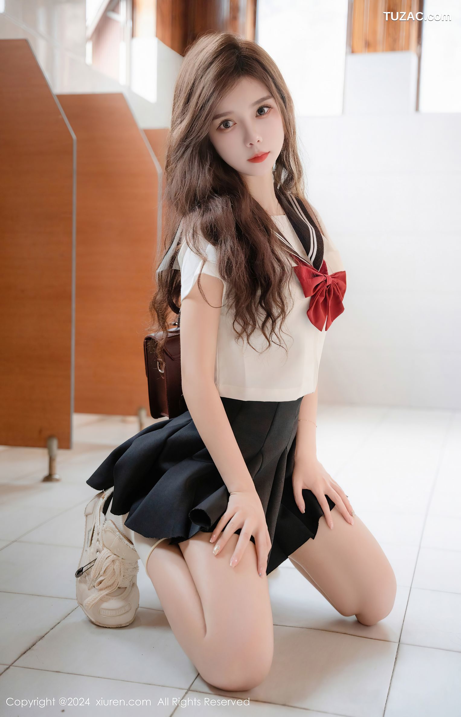 XiuRen秀人网-8948-拍黄瓜girl-首套-学生装水手服深灰短裙-2024.08.01