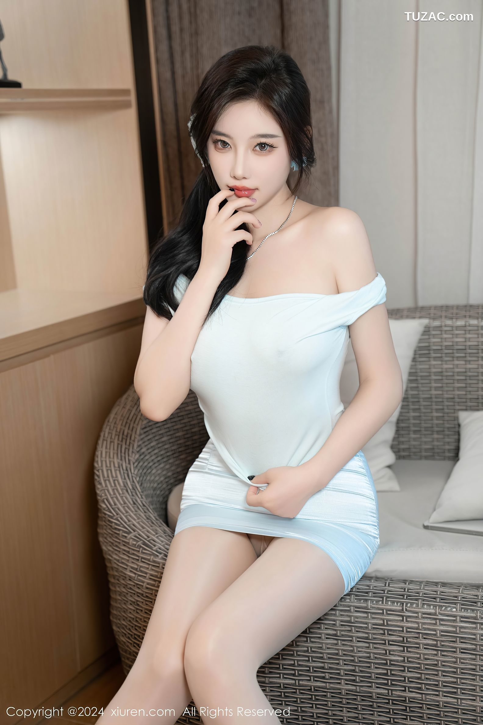 XiuRen秀人网-8960-杨晨晨Yome-白色露肩连衣短裙淡蓝内衣-2024.08.02