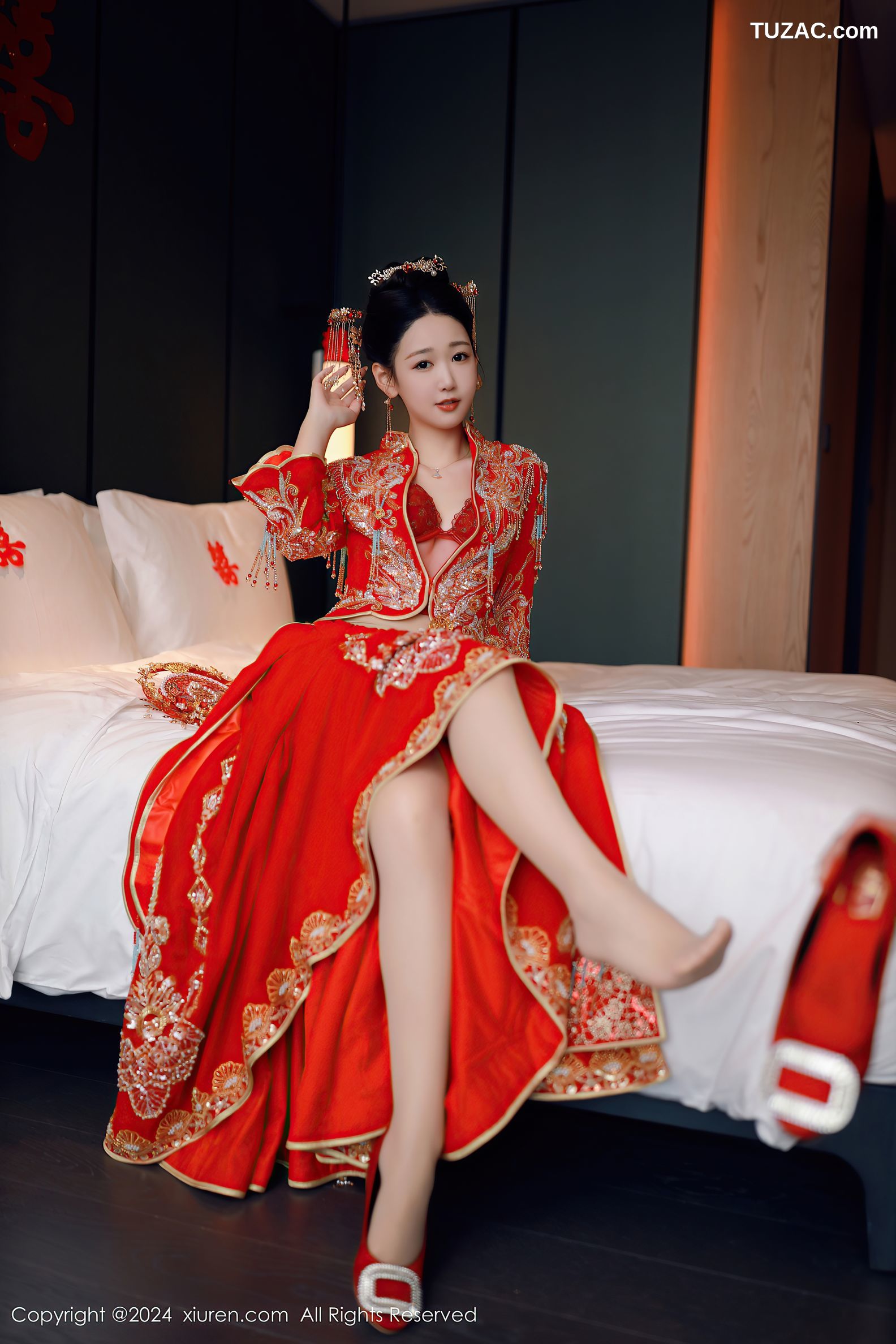 XiuRen秀人网-8972-唐安琪-迪拜旅拍-新娘红妆红色内衣爆乳-2024.08.05