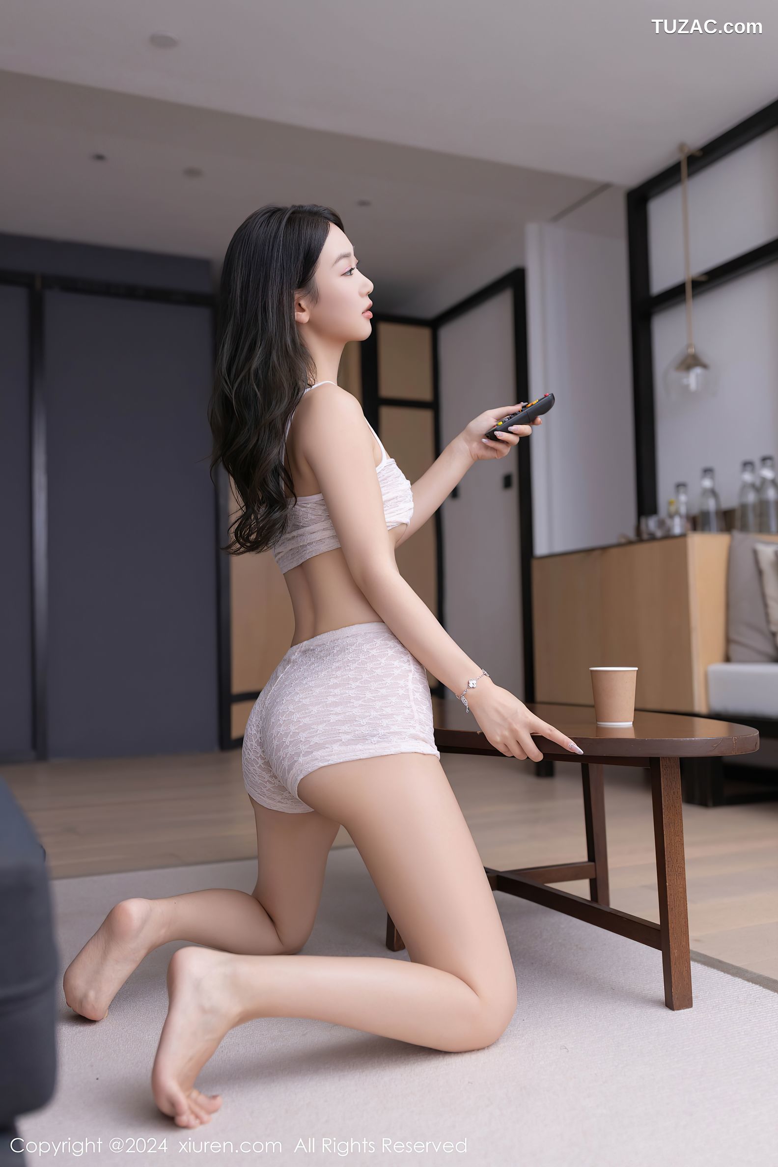 XiuRen秀人网-9036-唐安琪-离家出走剧情-白T黑短裙-2024.08.19