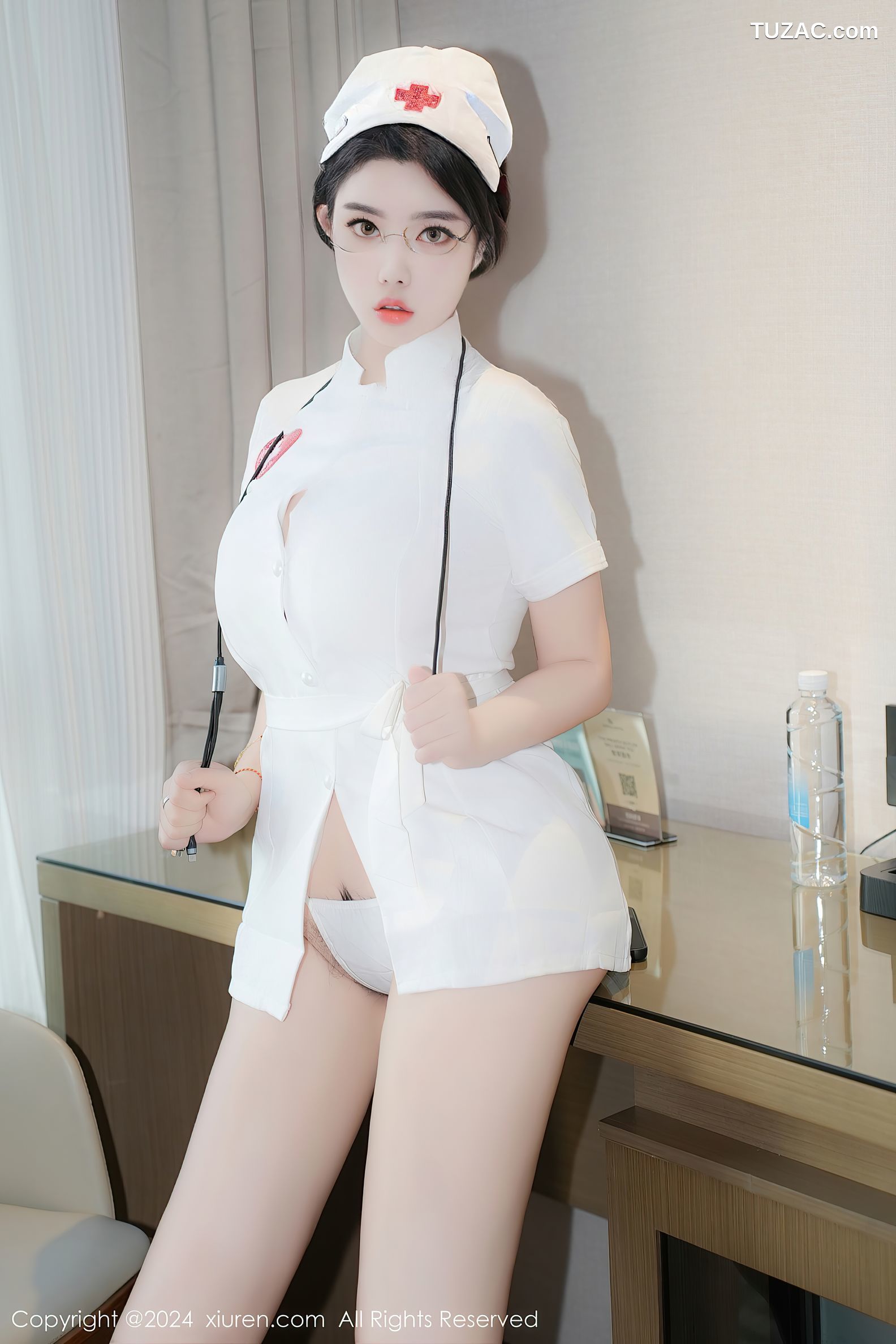 XiuRen秀人网-9044-樱桃小犊子-白色情趣护士服丁字裤爆乳-2024.08.21