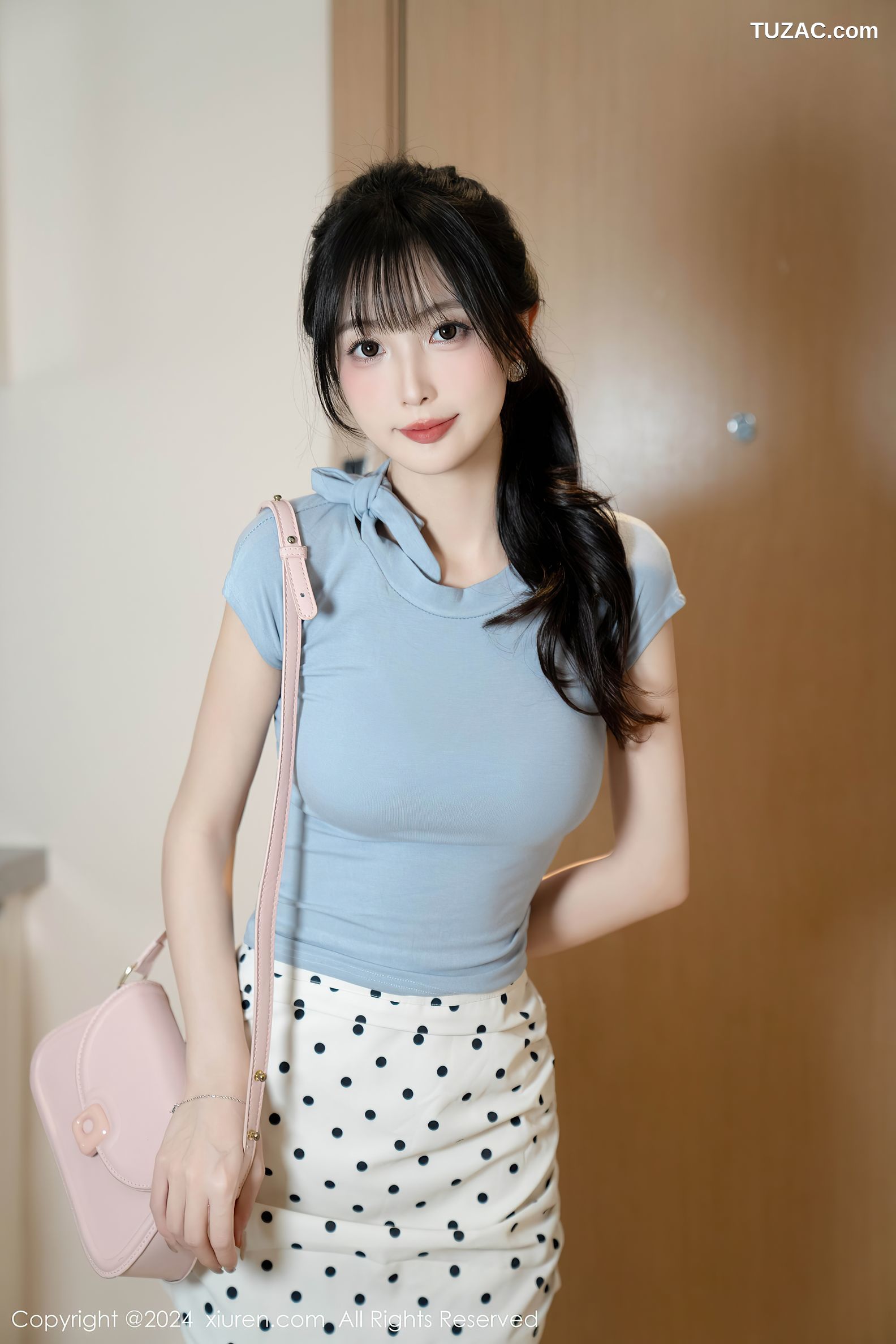 XiuRen秀人网-9054-林星阑-蓝灰T白色斑点短裙-淡粉情趣内衣-2024.08.22