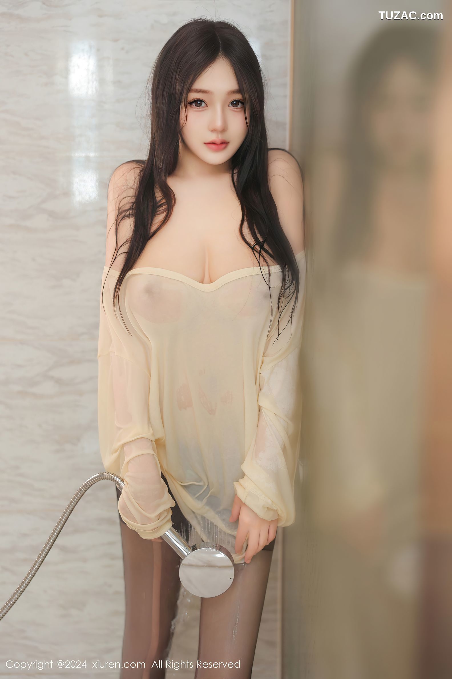 XiuRen秀人网-9089-柚柚小奶瓶-首套写真-宽松白T黑丝浴室湿身-2024.08.30