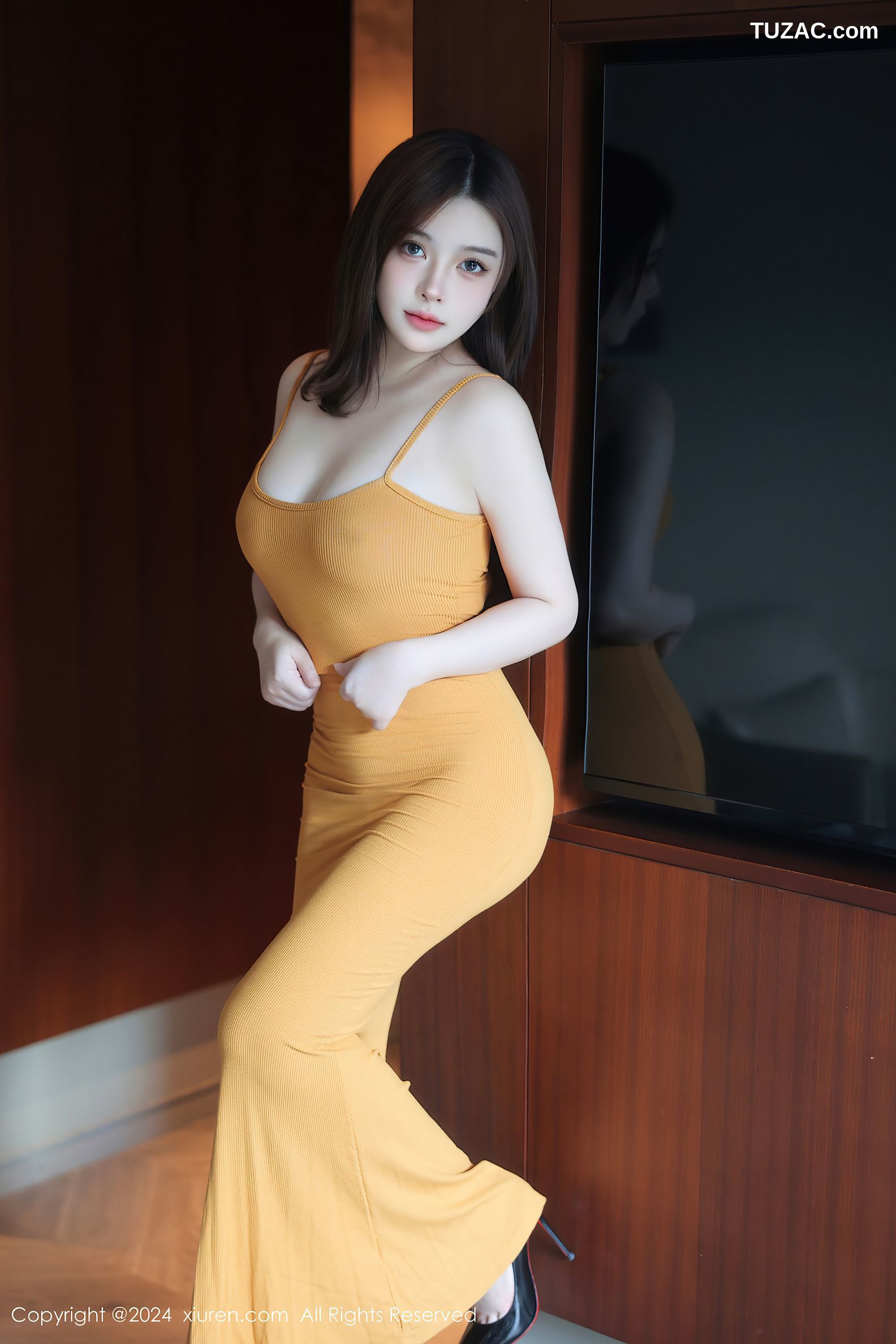 XiuRen秀人网-9103-麻布学妹-鹅黄吊带翘臀紧身裙-黑网情趣内衣爆乳-2024.09.03