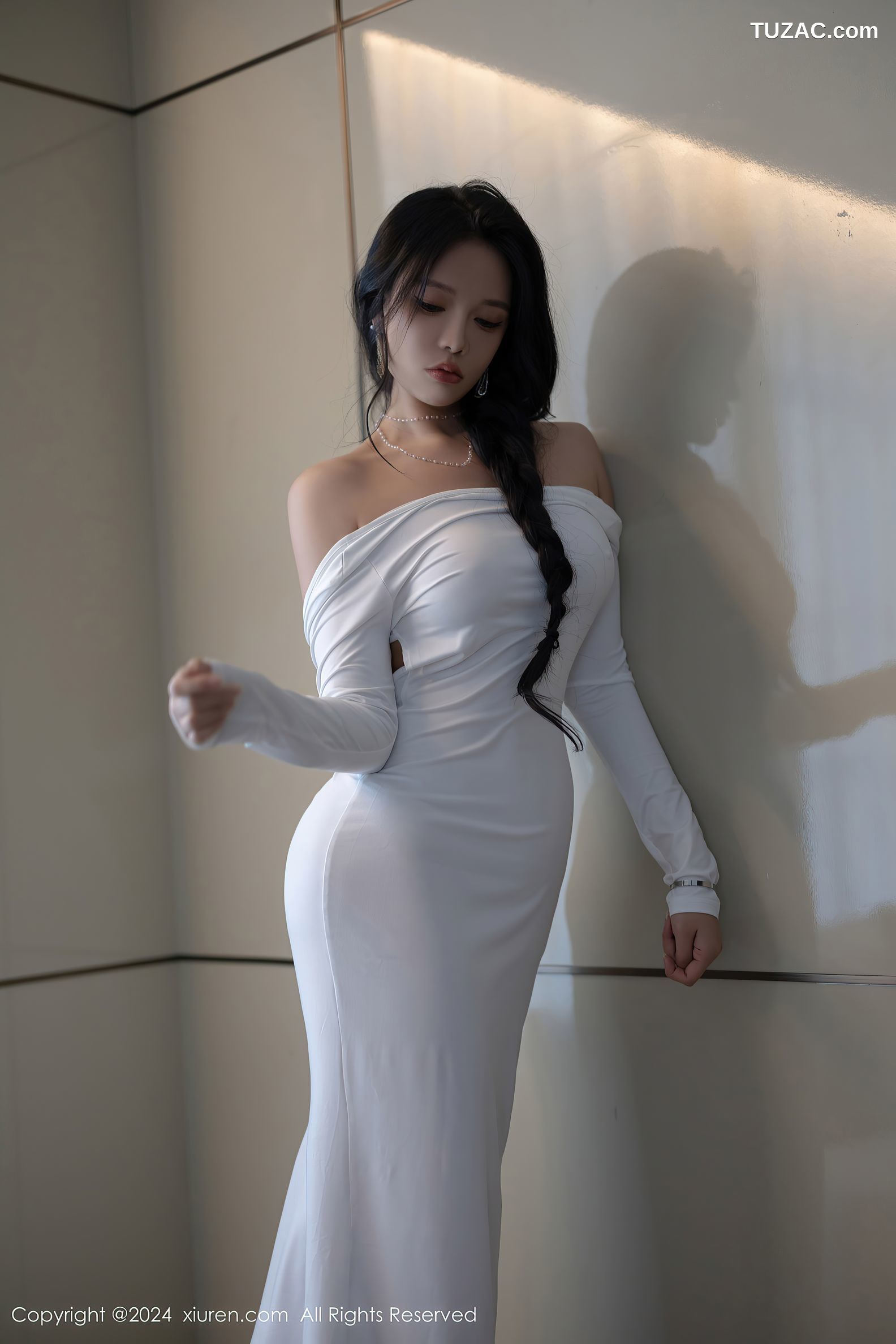 XiuRen秀人网-9115-娜比-白色紧身长裙-黑色情趣内衣黑丝-2024.09.05