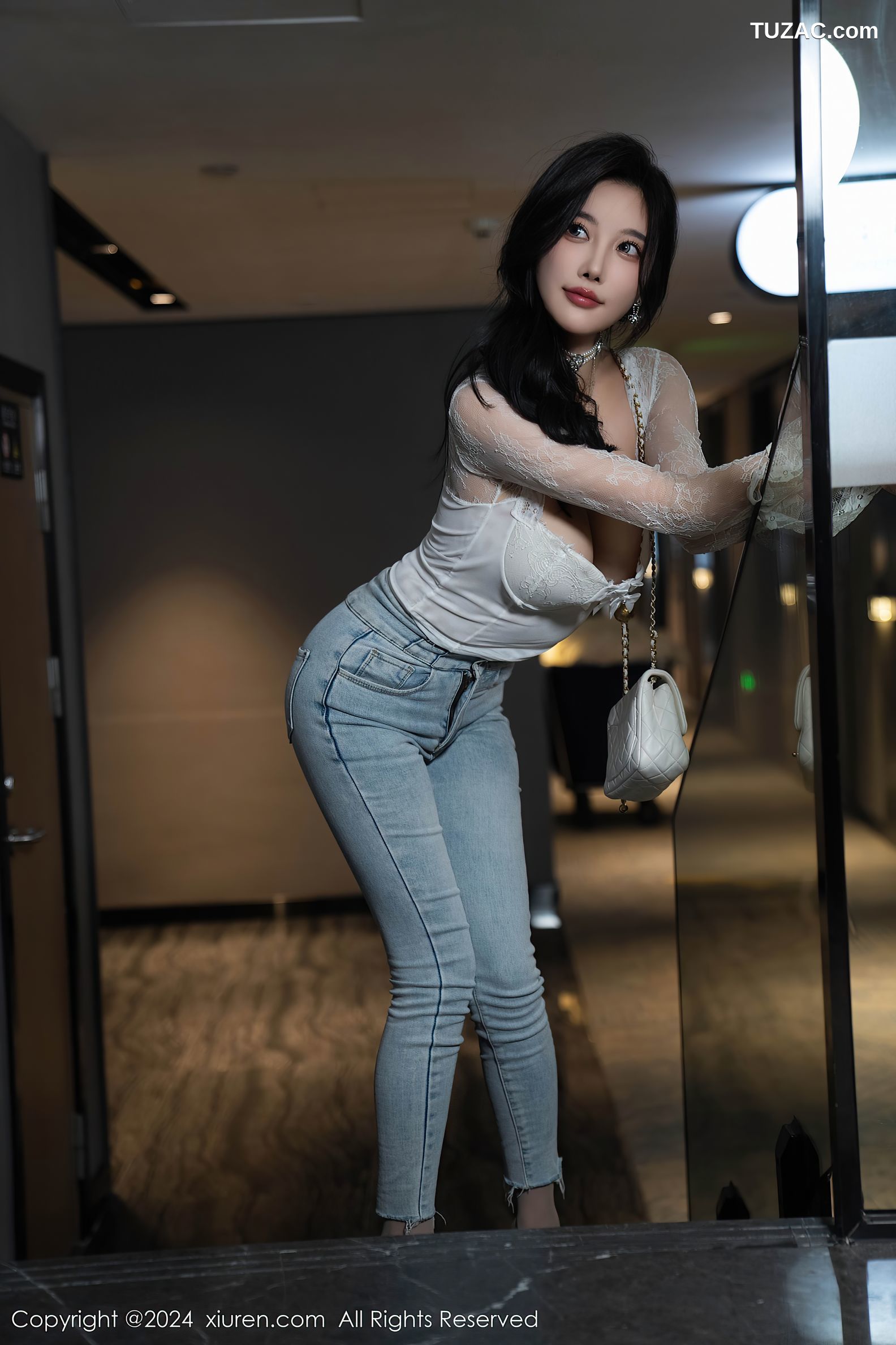 XiuRen秀人网-9140-杨晨晨Yome-白蕾丝T恤牛仔裤白色情趣女仆服-2024.09.10