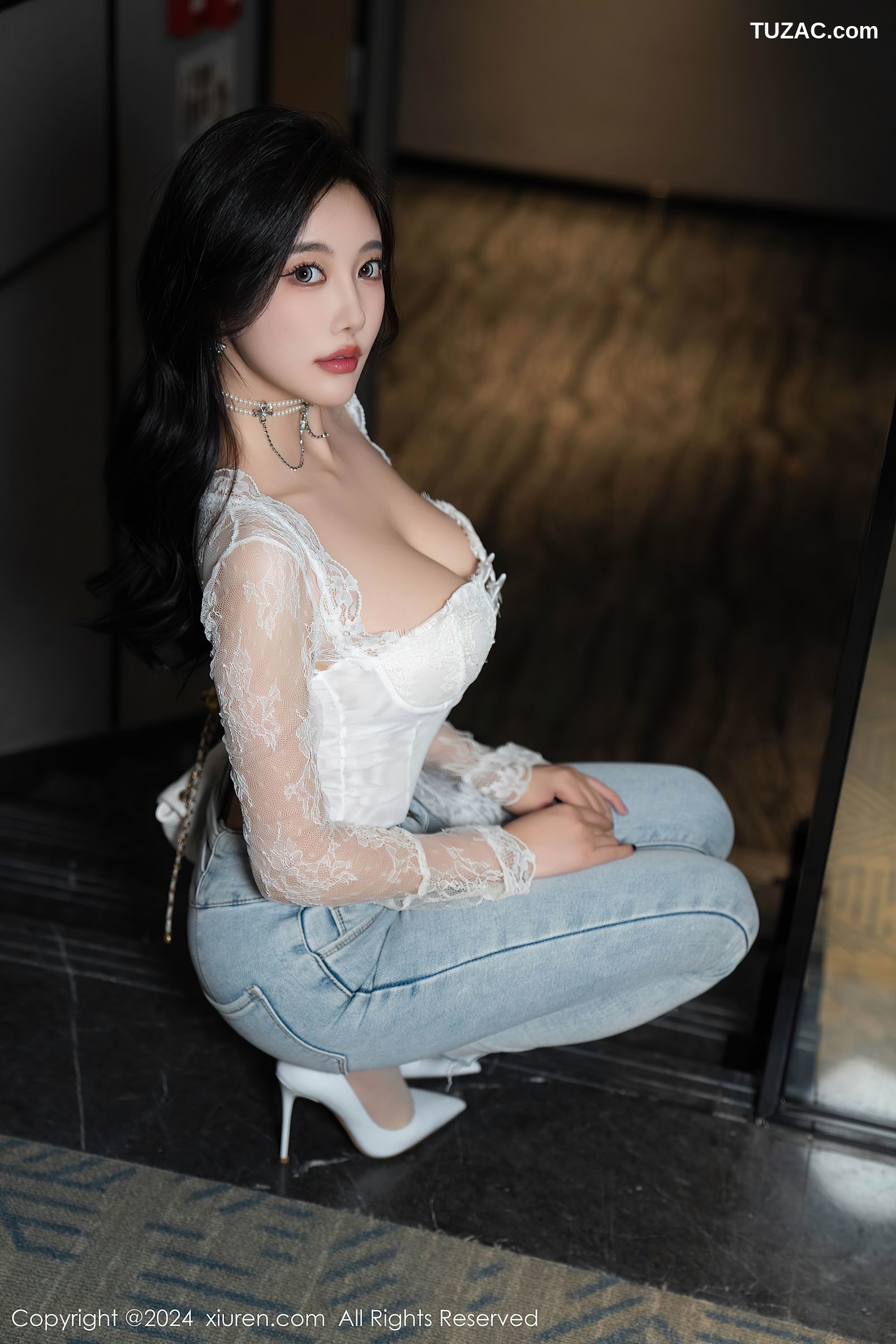 XiuRen秀人网-9140-杨晨晨Yome-白蕾丝T恤牛仔裤白色情趣女仆服-2024.09.10