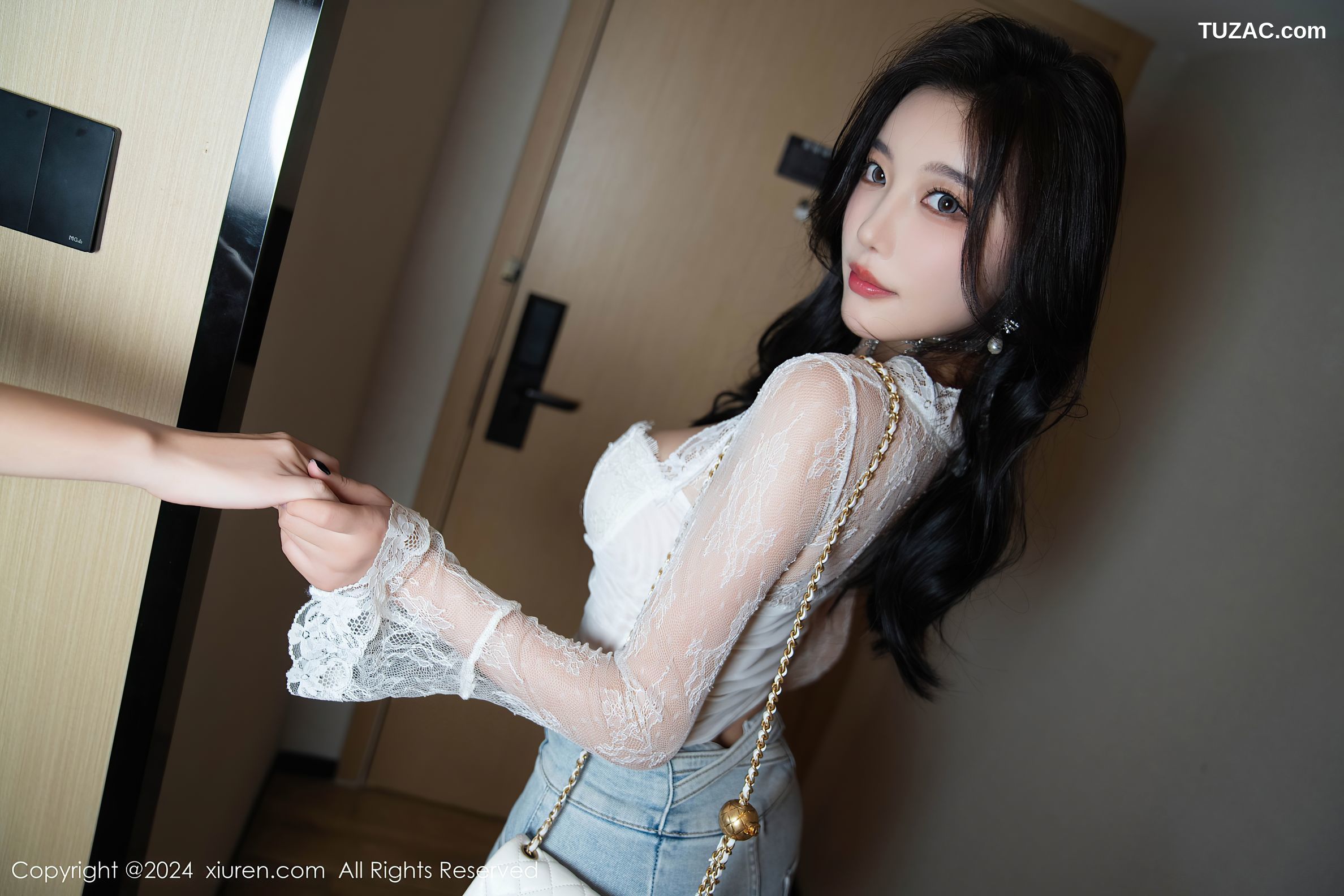 XiuRen秀人网-9140-杨晨晨Yome-白蕾丝T恤牛仔裤白色情趣女仆服-2024.09.10