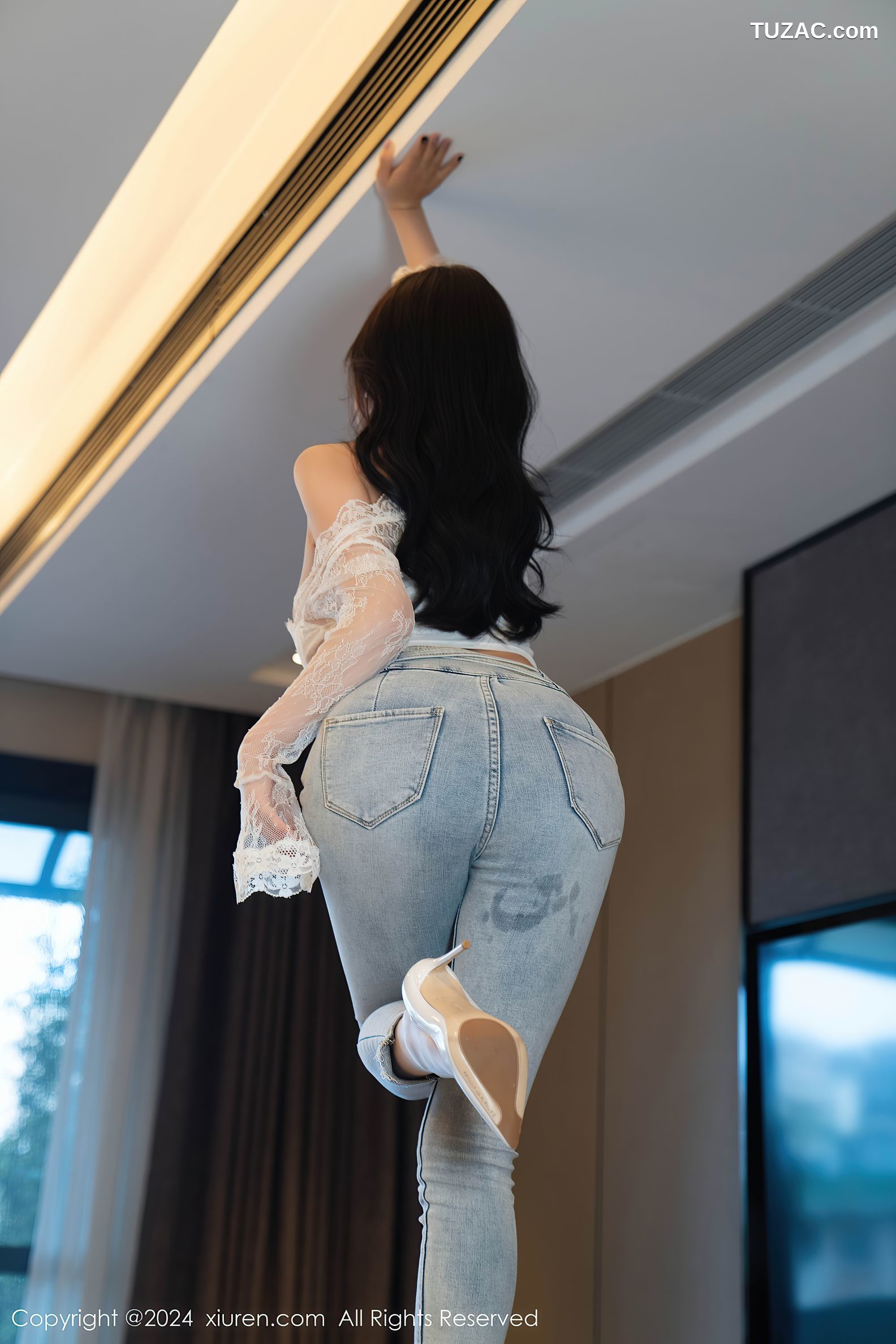 XiuRen秀人网-9140-杨晨晨Yome-白蕾丝T恤牛仔裤白色情趣女仆服-2024.09.10