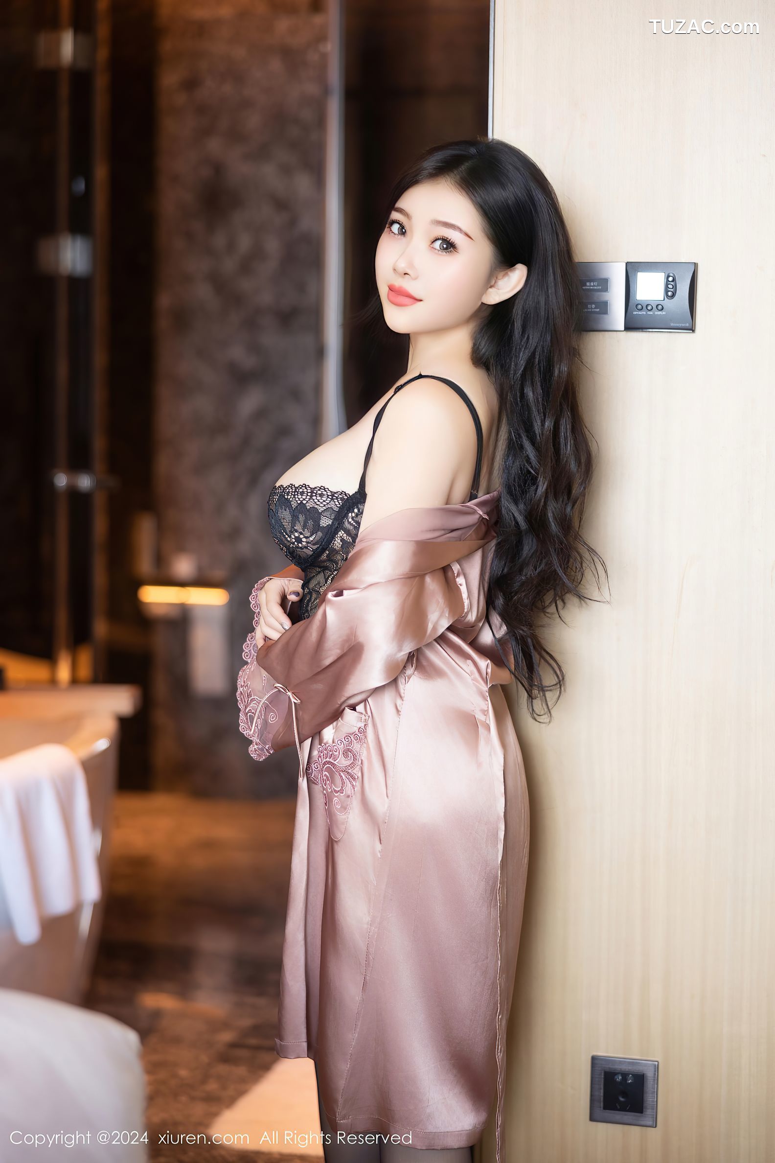 XiuRen秀人网-9159-白洁Bessie-淡紫缎睡衣黑蕾丝情趣内衣黑丝爆乳-2024.09.14