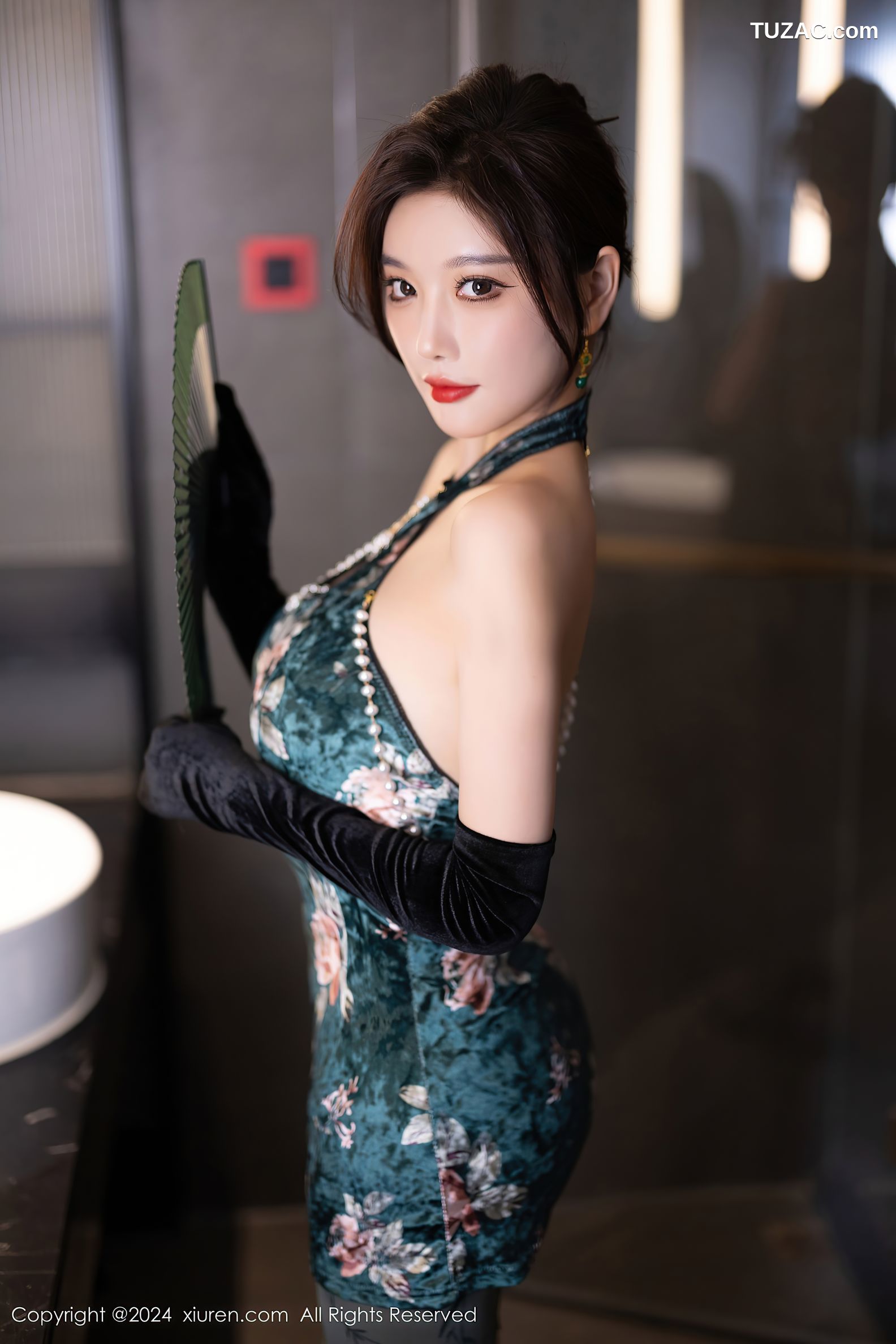 XiuRen秀人网-9165-杨晨晨Yome-墨绿短旗袍墨绿色内衣-2024.09.14