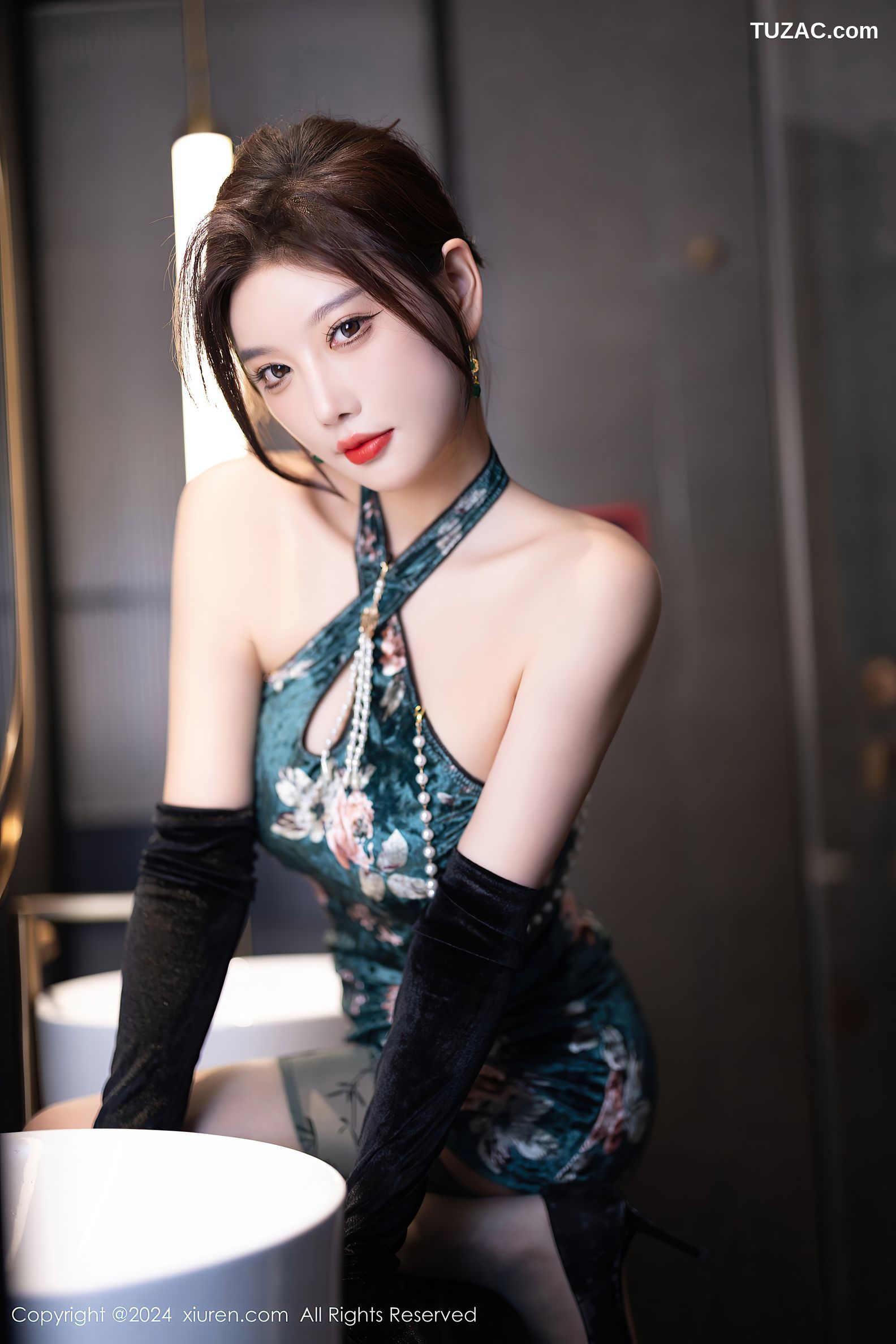 XiuRen秀人网-9165-杨晨晨Yome-墨绿短旗袍墨绿色内衣-2024.09.14