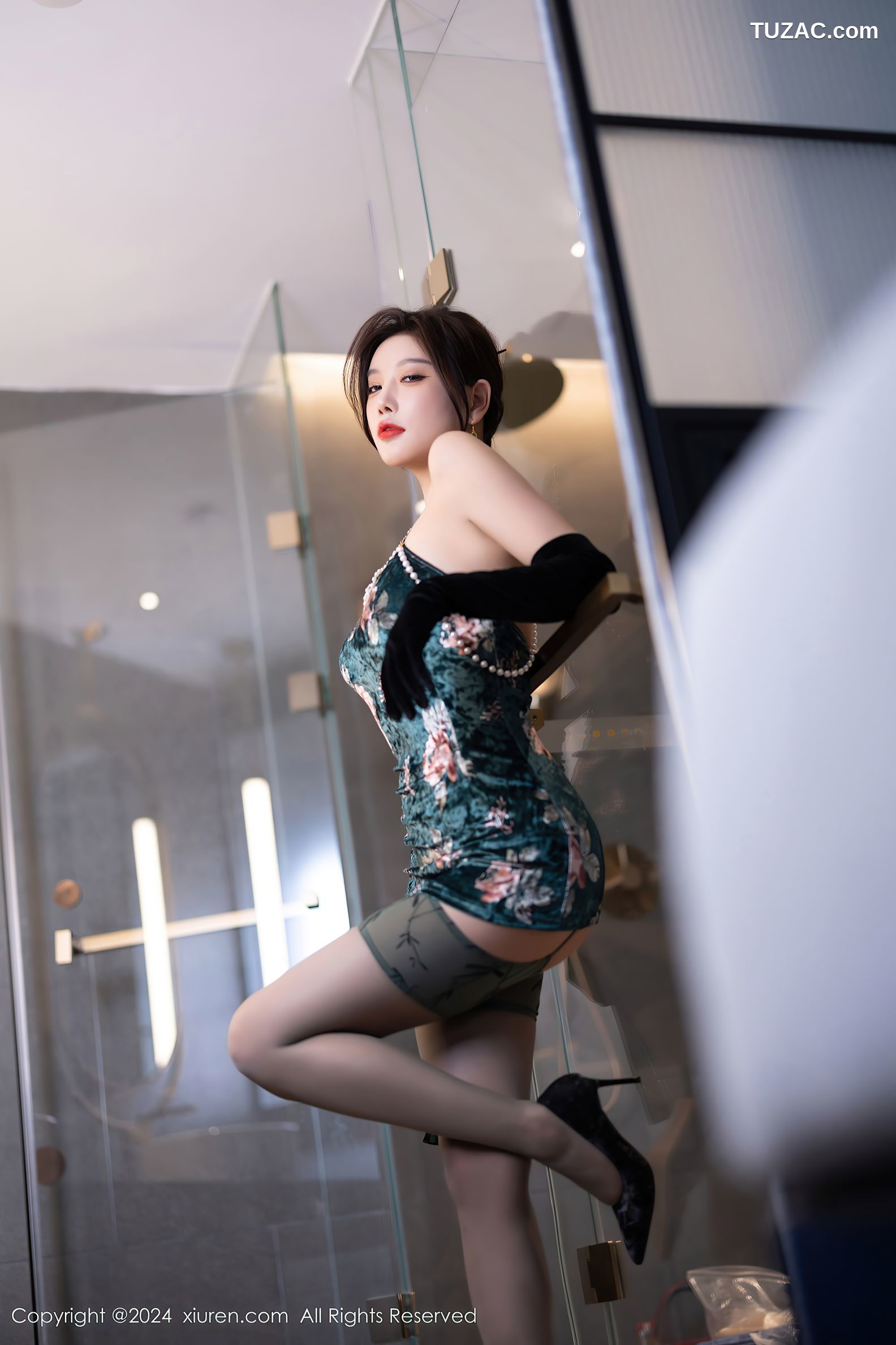 XiuRen秀人网-9165-杨晨晨Yome-墨绿短旗袍墨绿色内衣-2024.09.14