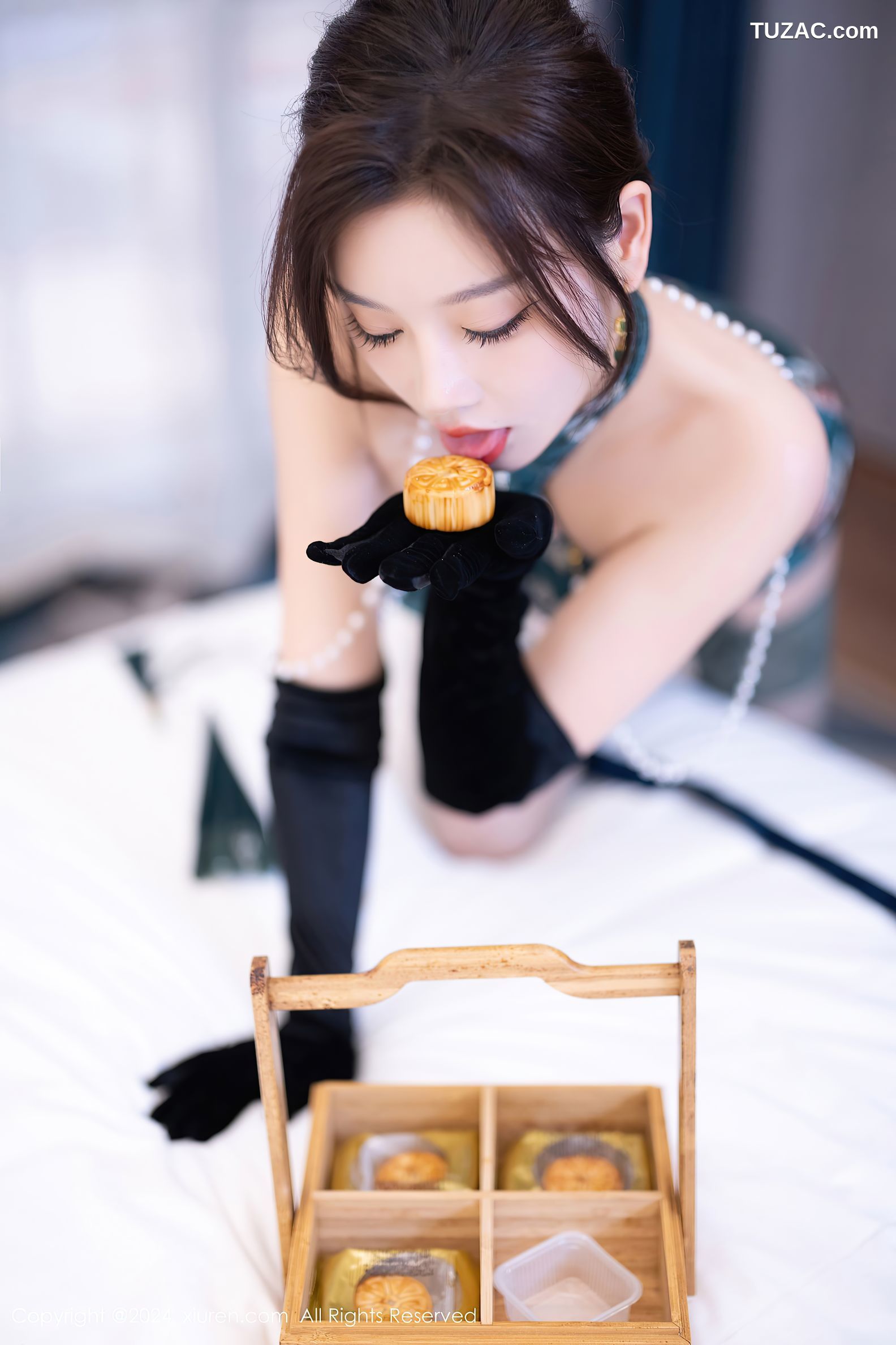 XiuRen秀人网-9165-杨晨晨Yome-墨绿短旗袍墨绿色内衣-2024.09.14