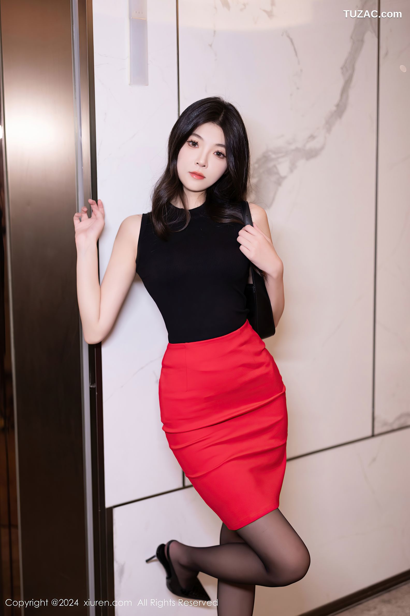 XiuRen秀人网-9169-初梦瑶-黑T红短裙红内衣黑丝-2024.09.18