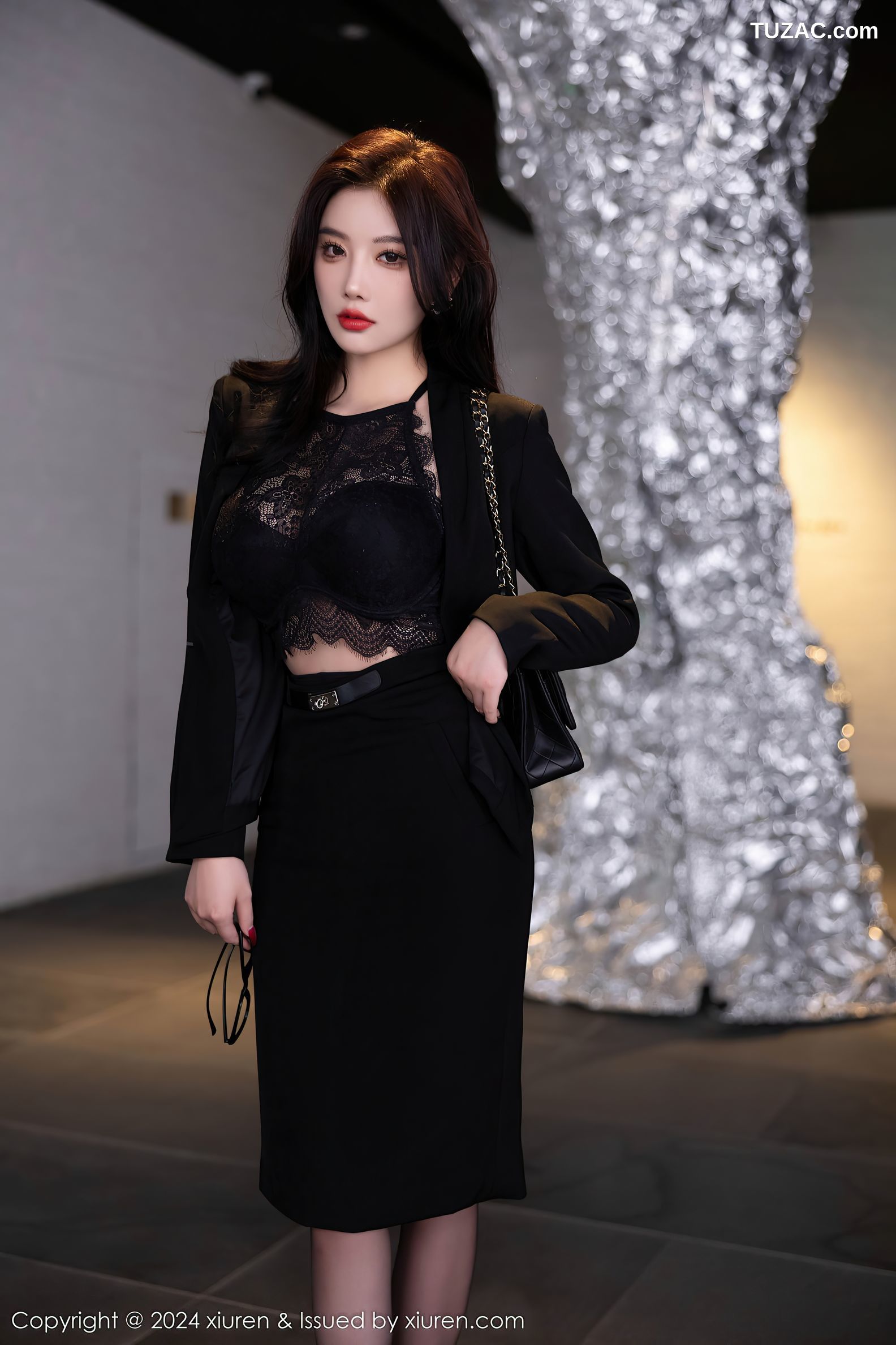 XiuRen秀人网-9190-杨晨晨Yome-OL黑色裙装黑色情趣内衣-2024.09.20