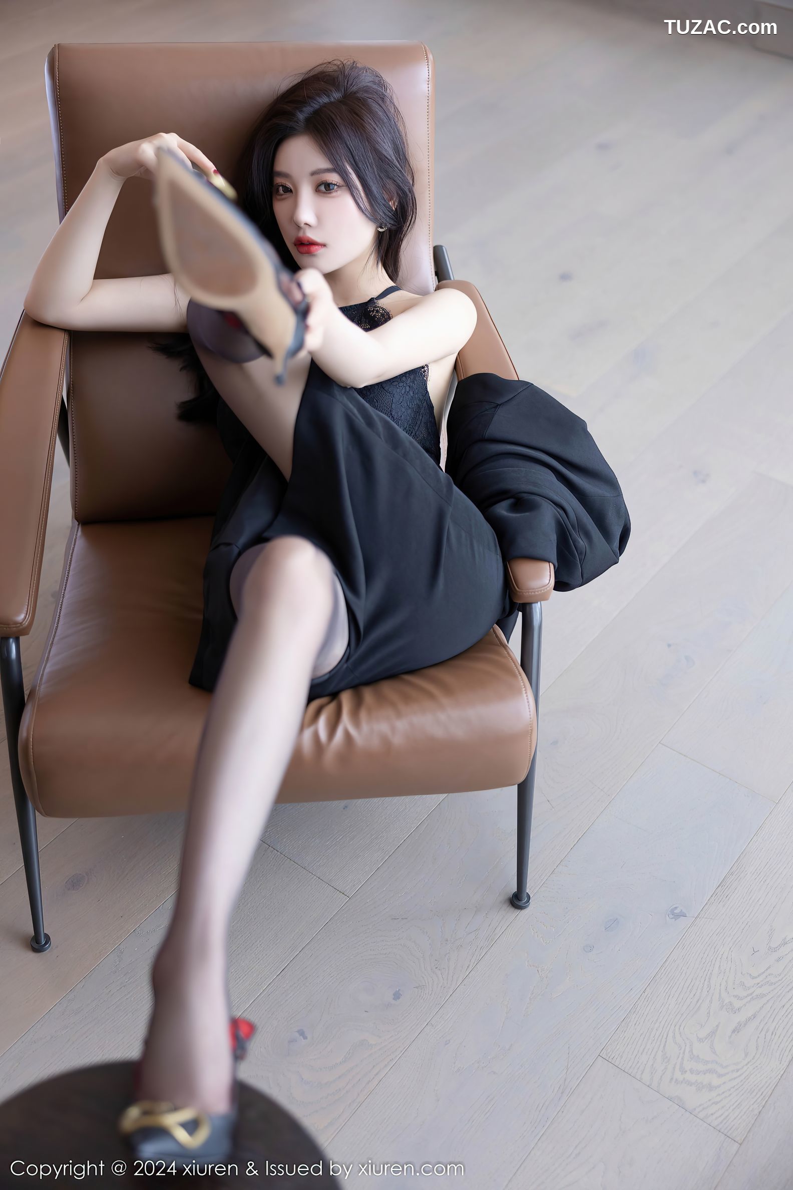 XiuRen秀人网-9190-杨晨晨Yome-OL黑色裙装黑色情趣内衣-2024.09.20