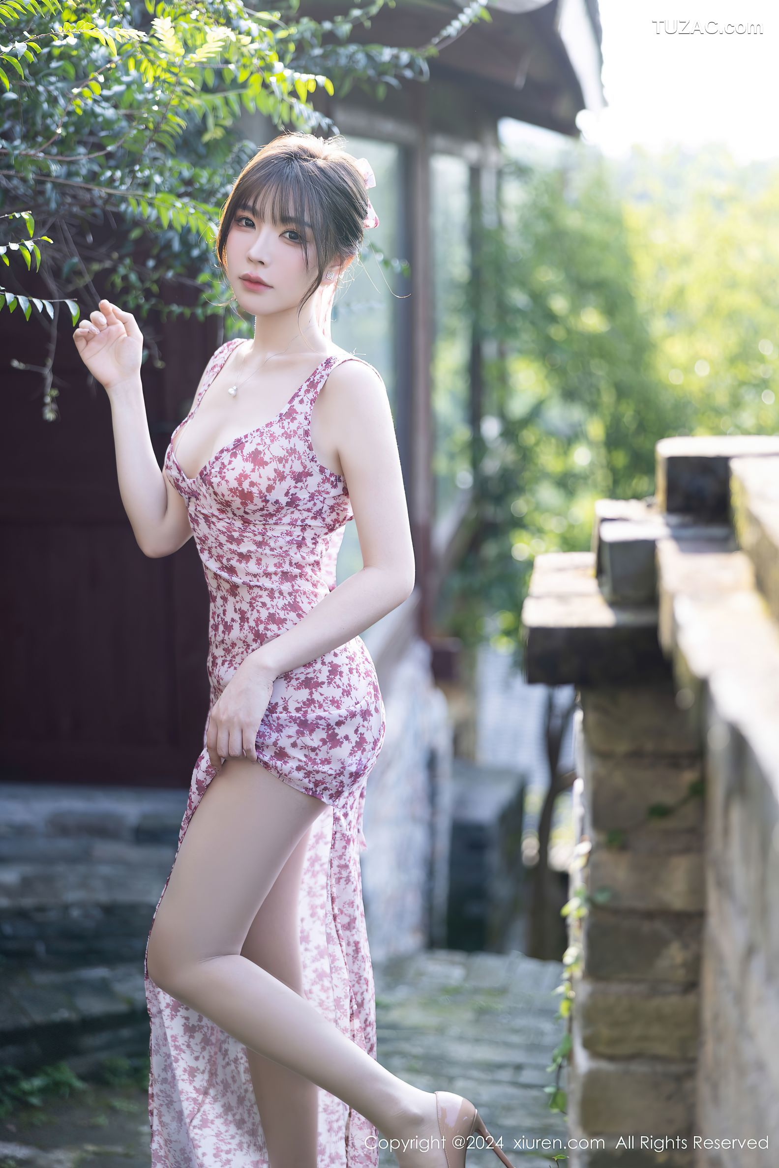 XiuRen秀人网-9195-徐莉芝Booty-红碎花连衣裙-深蓝空姐裙黑丝-2024.09.23