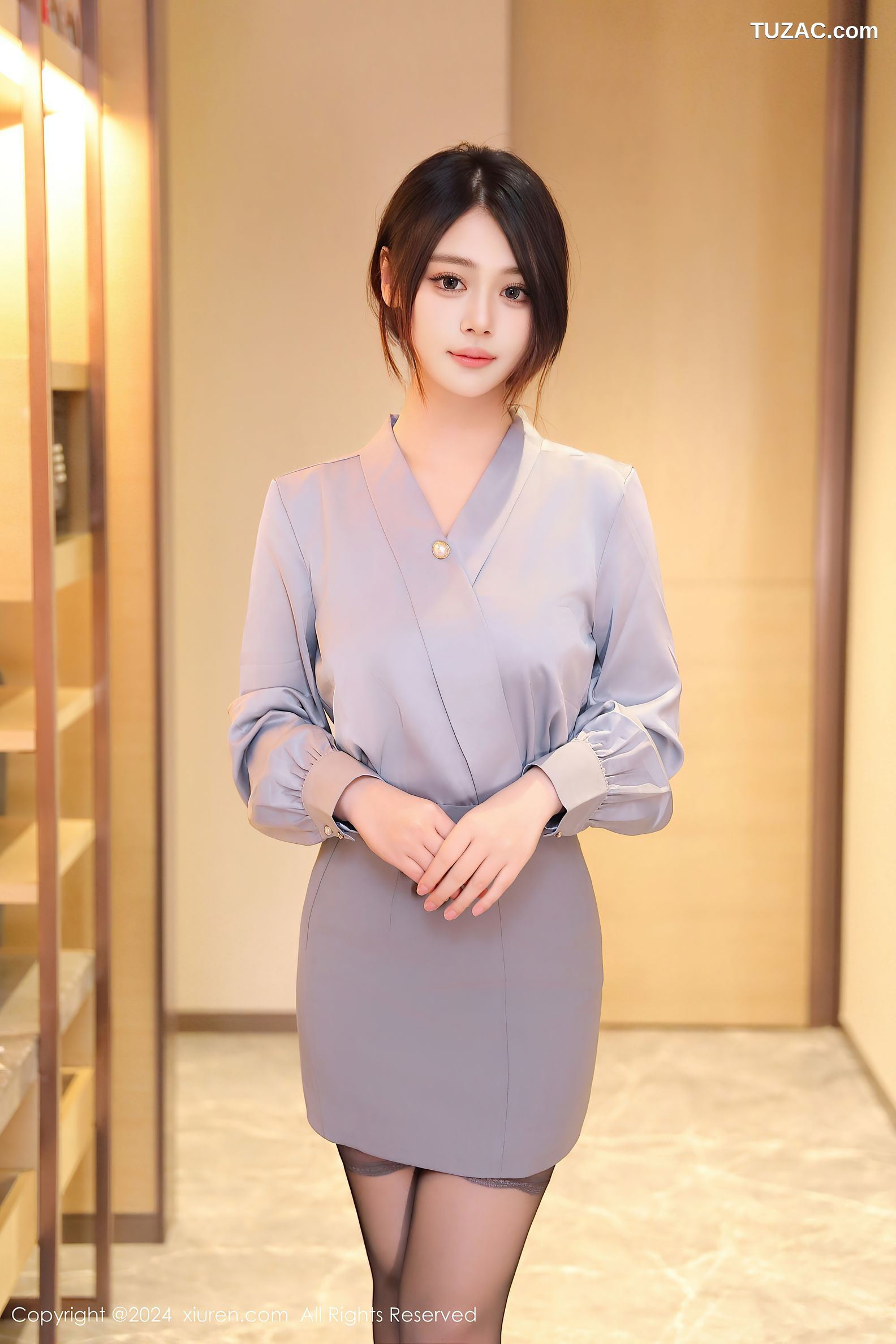 XiuRen秀人网-9202-蛋蛋宝-OL浅灰裙装黑丝淡紫内衣爆乳-2024.09.24