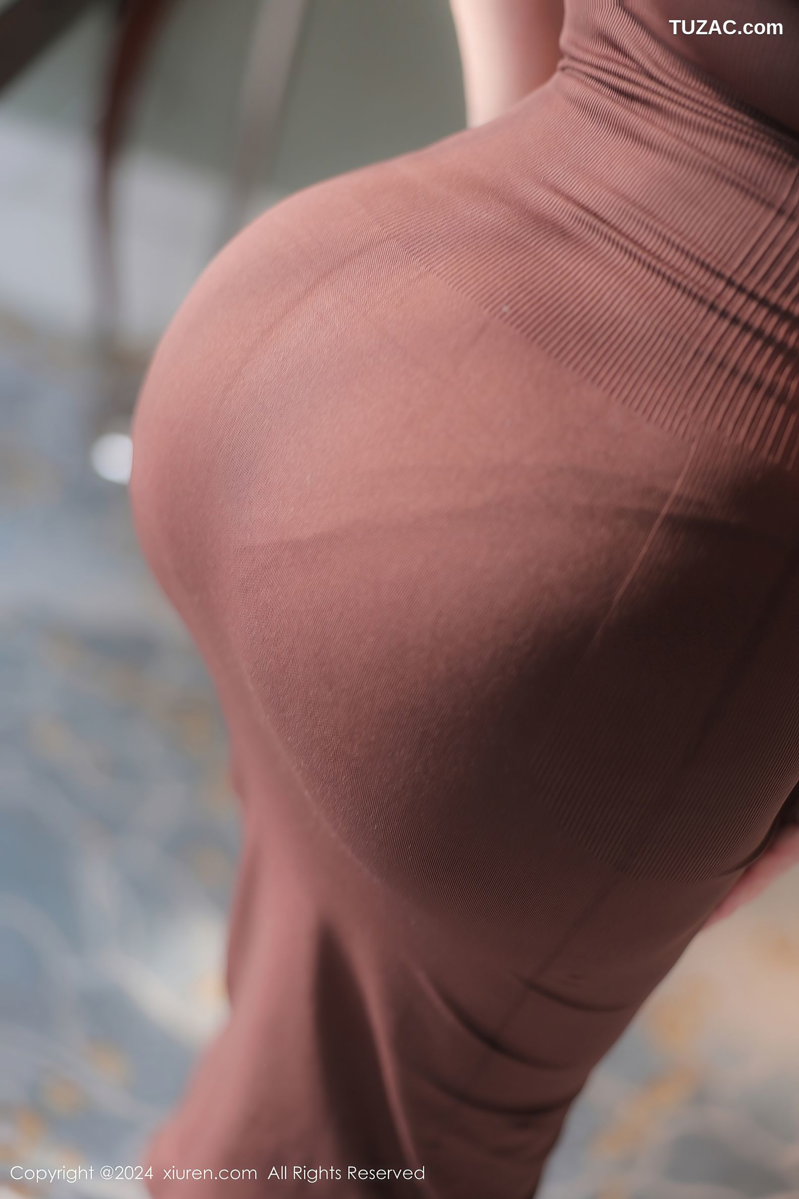 XiuRen秀人网-9205-麻布学妹-棕色连衣裙爆乳-2024.09.25