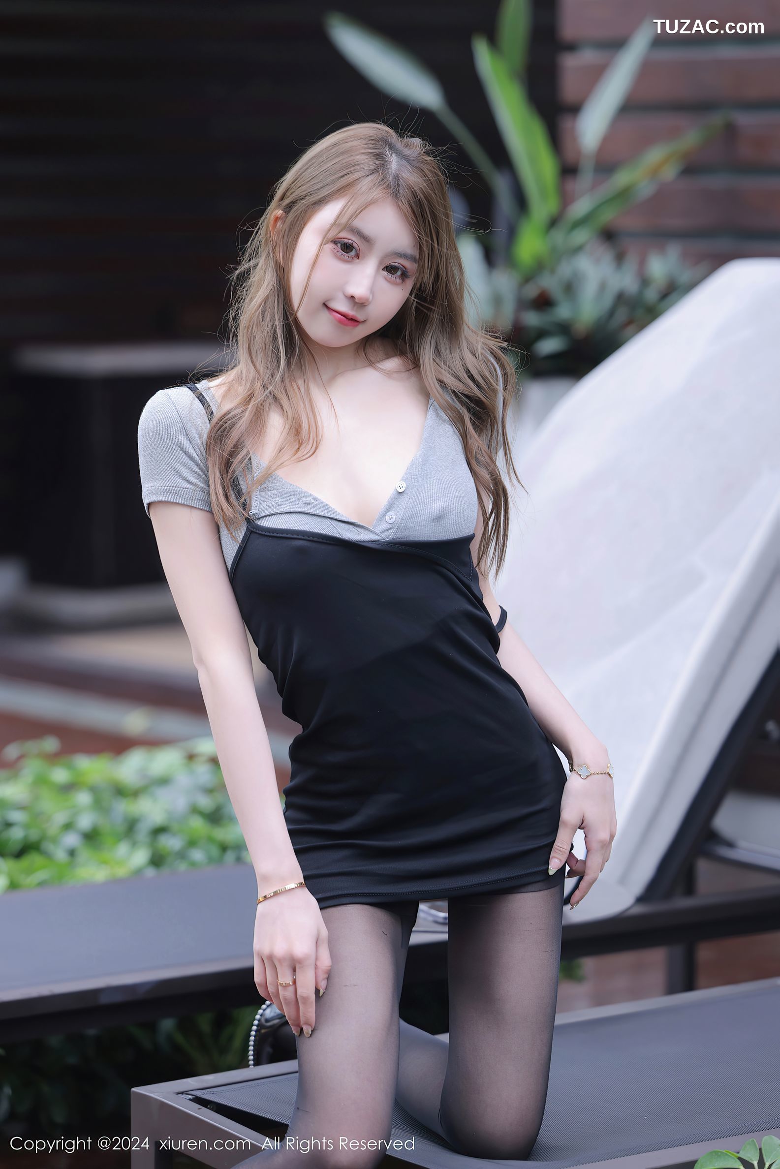 XiuRen秀人网-9213-Zoe柚柚-黑裙灰T凸点-2024.09.26