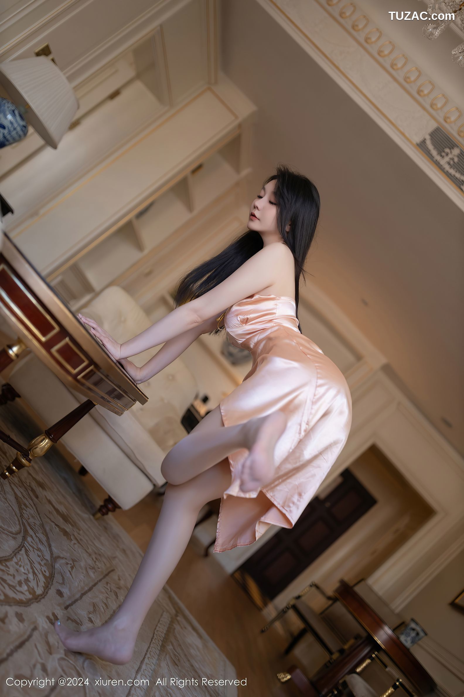 XiuRen秀人网-9223-安然anran-金色礼服裙肉丝爆乳-2024.09.27
