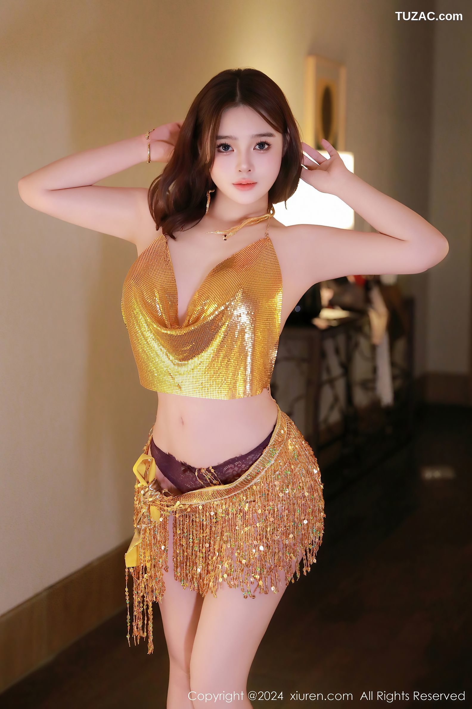 XiuRen秀人网-9545-麻布学妹-金色吊带湿身爆乳少女-2024.12.04