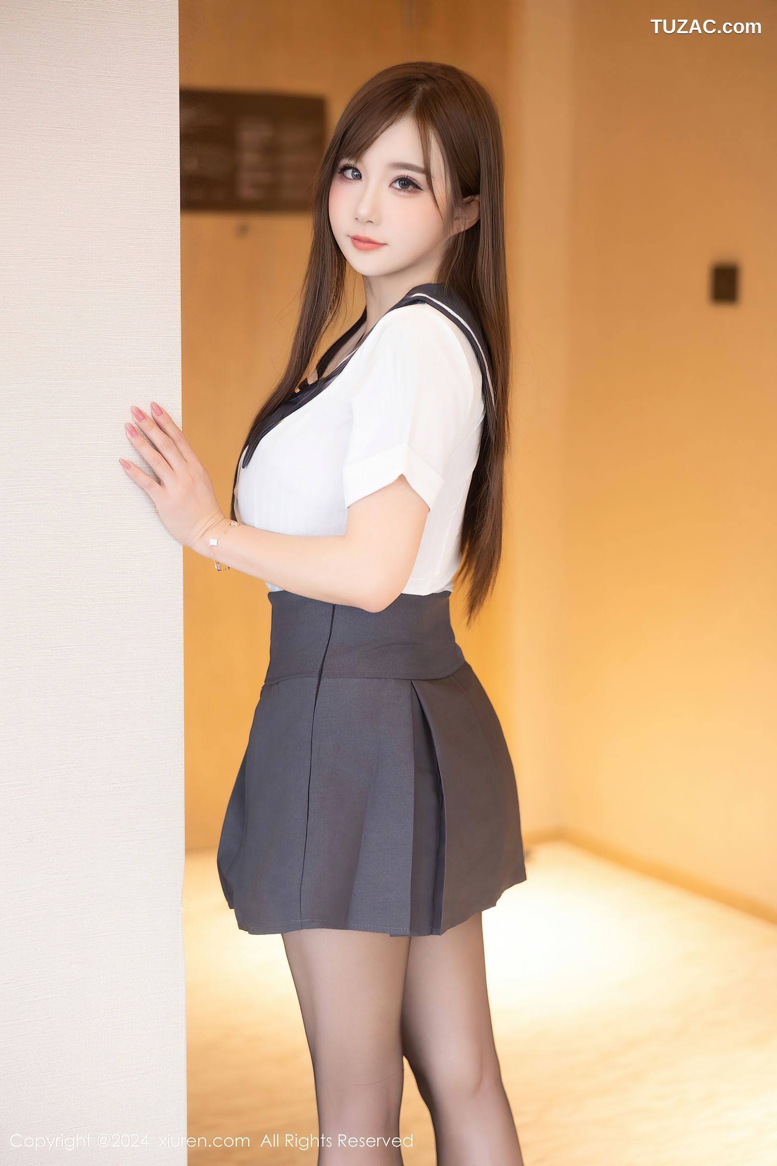 XiuRen秀人网-9663-小肉肉咪-清纯水手衫灰短裙学生装黑蕾丝内衣黑丝爆乳-2024.12.26